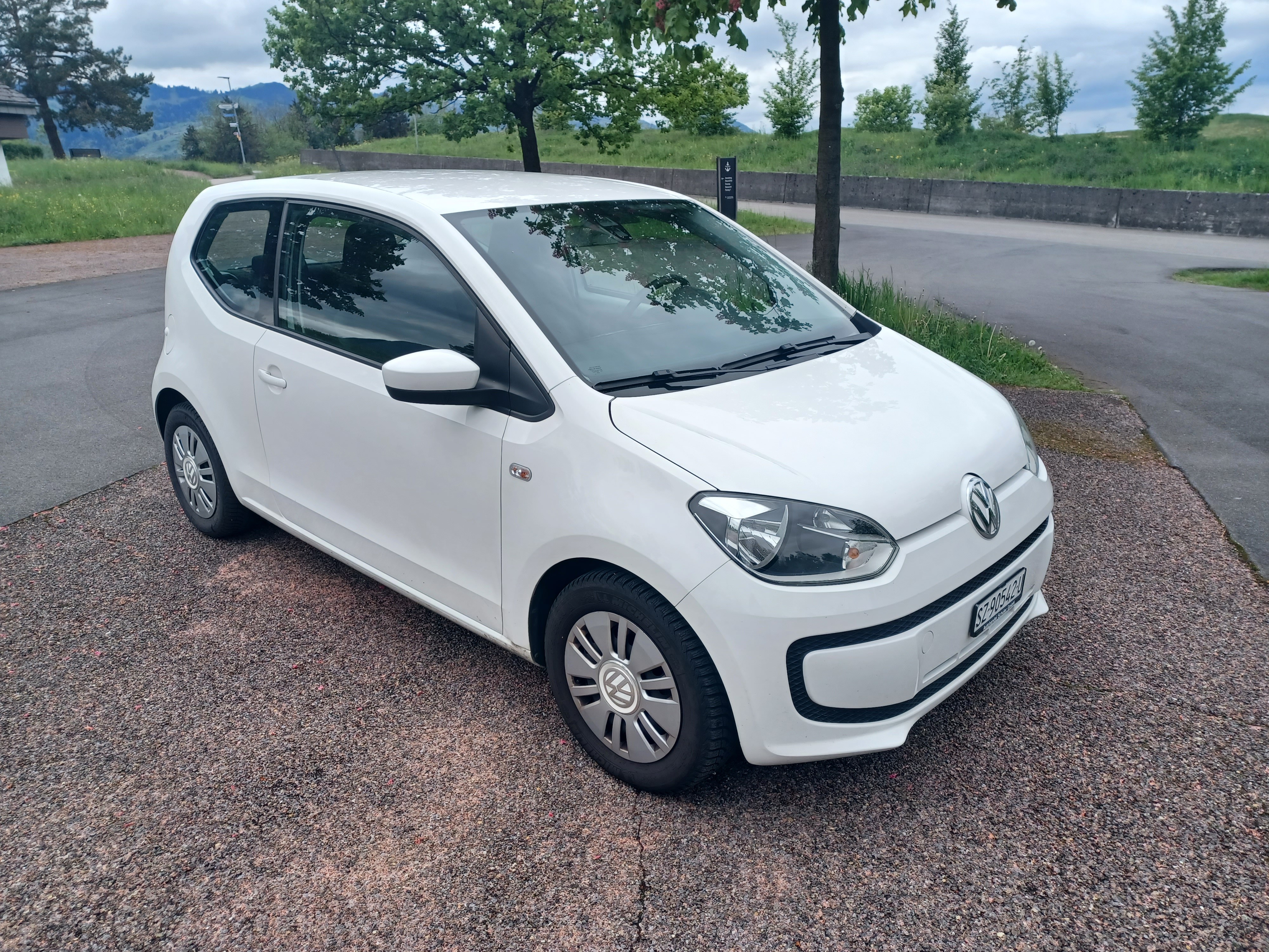 VW Up 1.0 BMT white up