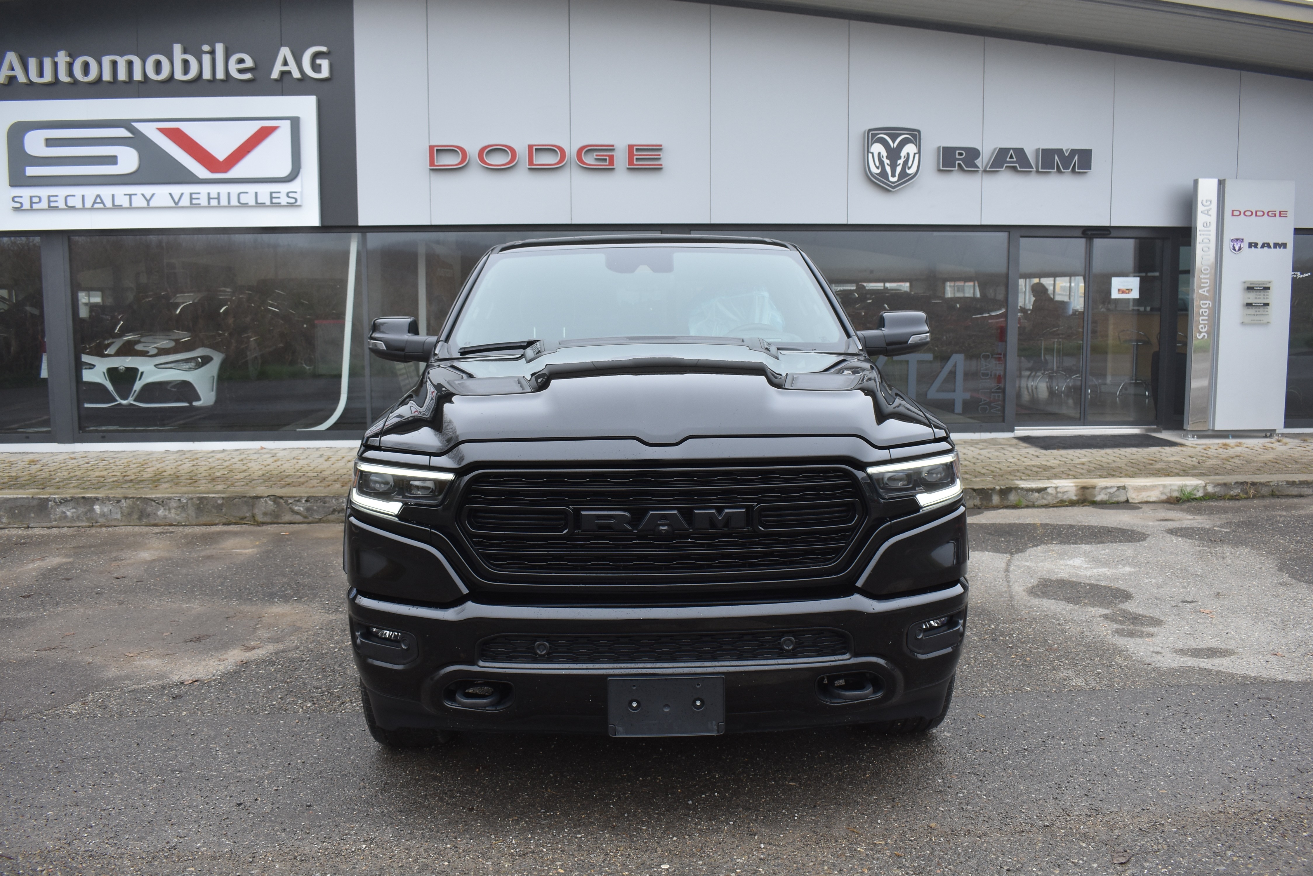 DODGE Ram 1500 Limited Night Crew Cab 4x4