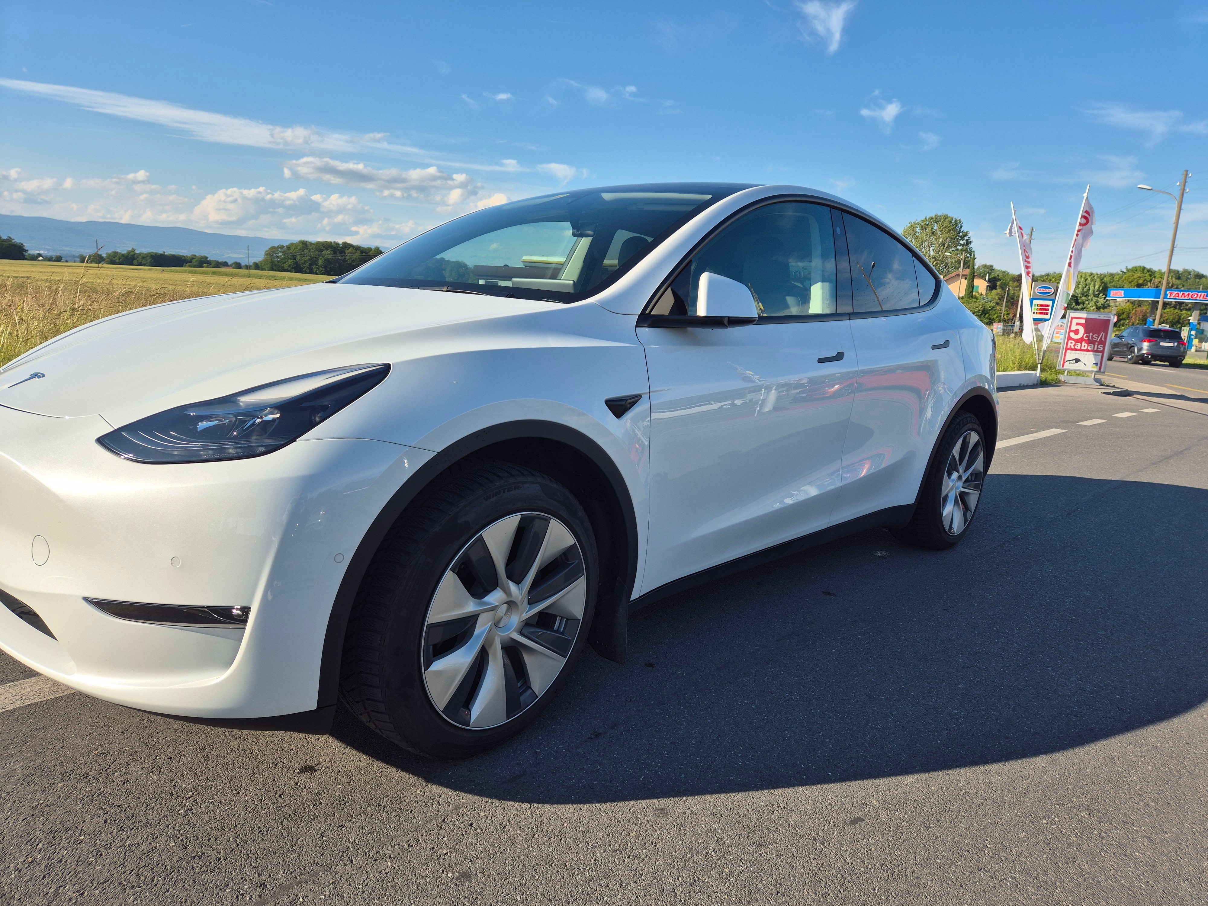 TESLA Model Y Long Range