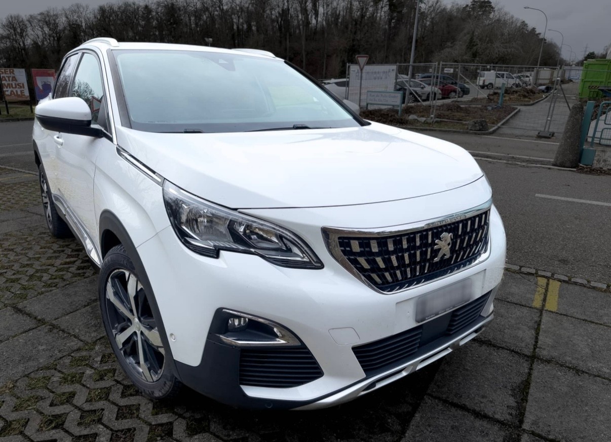 PEUGEOT 3008 1.2 PureTech Allure