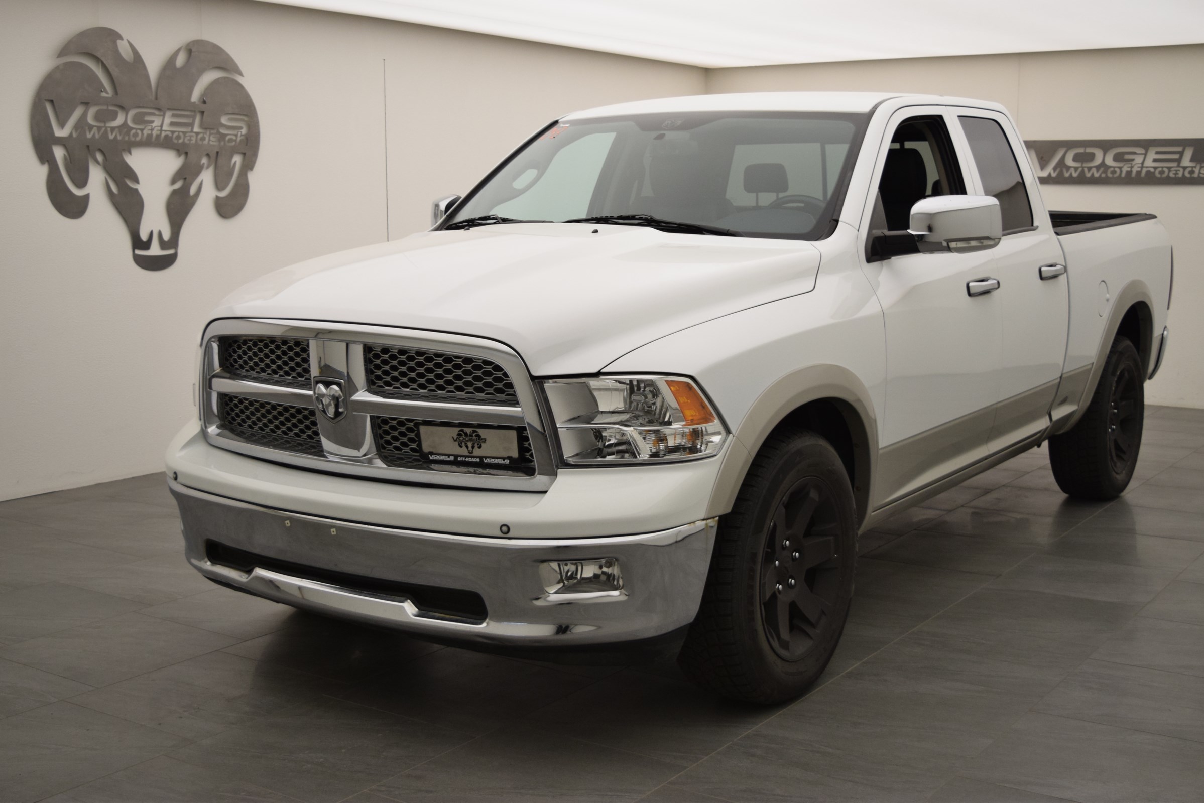 DODGE Ram 1500 5.7 Laramie Quad cab