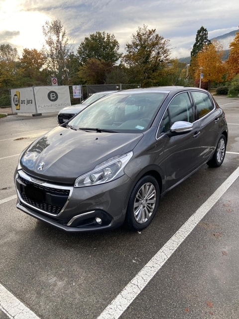 PEUGEOT 208 1.2 PureTech Allure EAT6