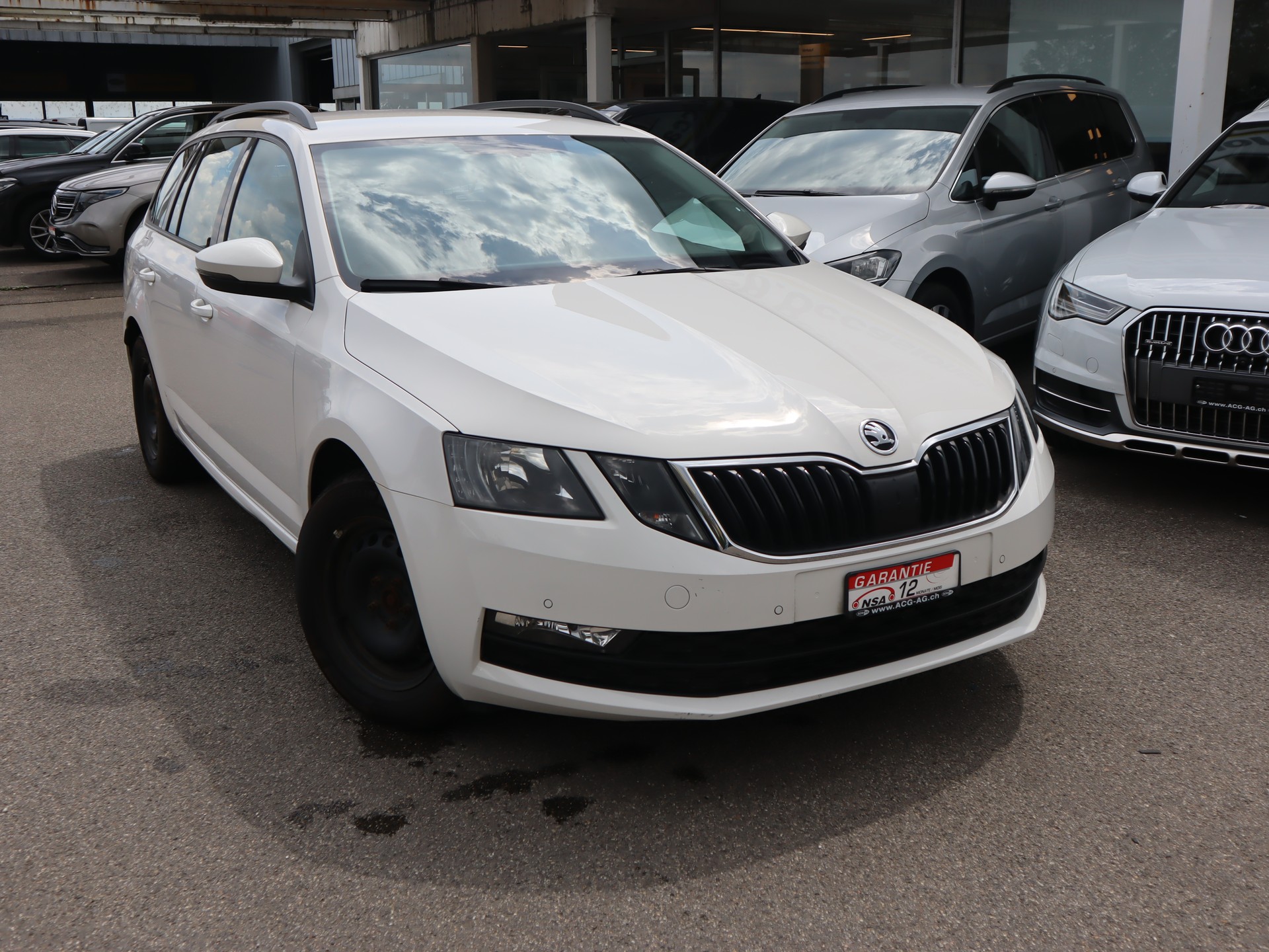 SKODA Octavia Combi 1.6 TDI Ambition 4x4 ** Gr-Navigation ** PDC ** Frisch ab MFk & Service **