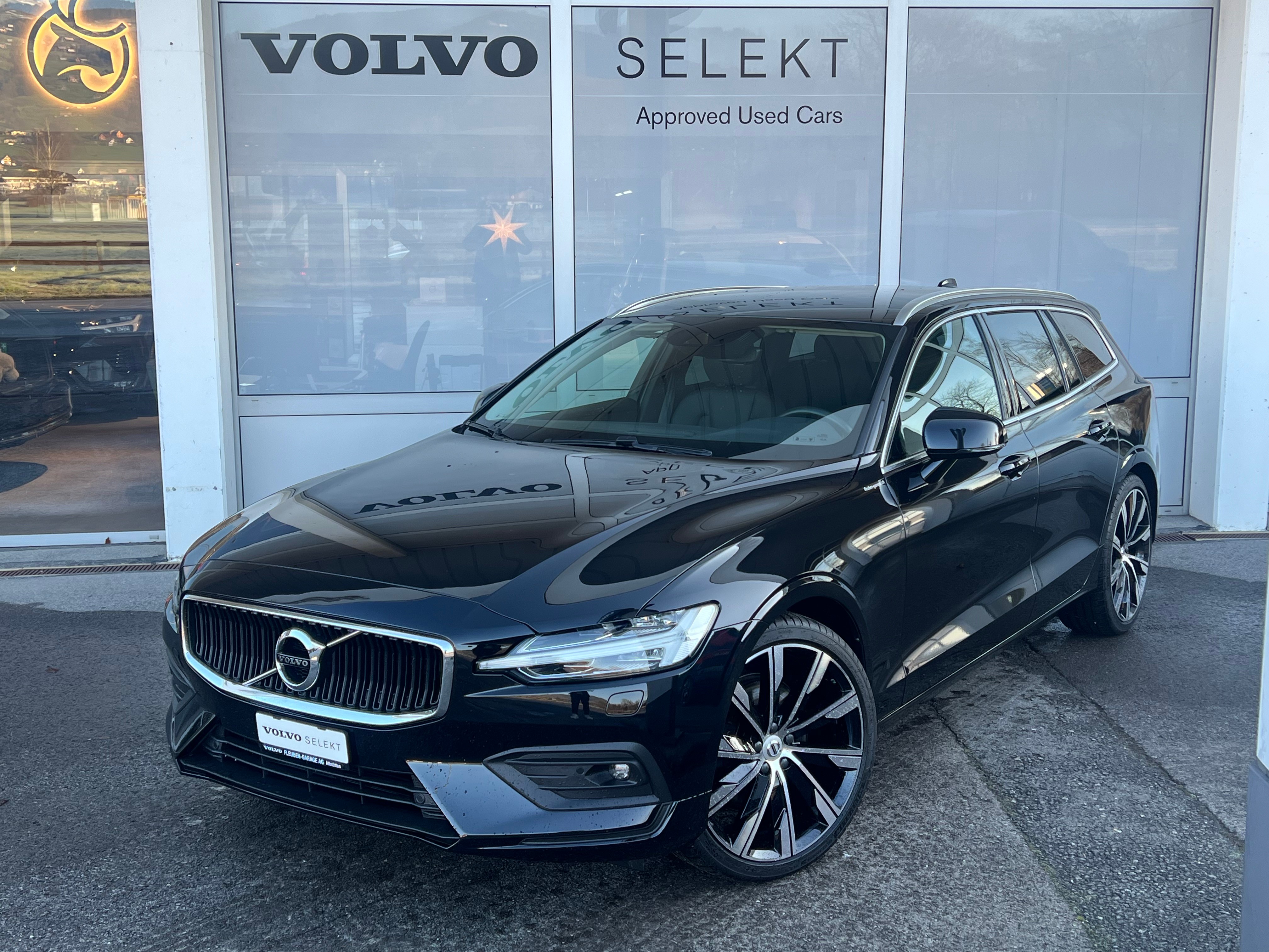 VOLVO V60 B4 Benzin Mild Hybrid Momentum Geartronic