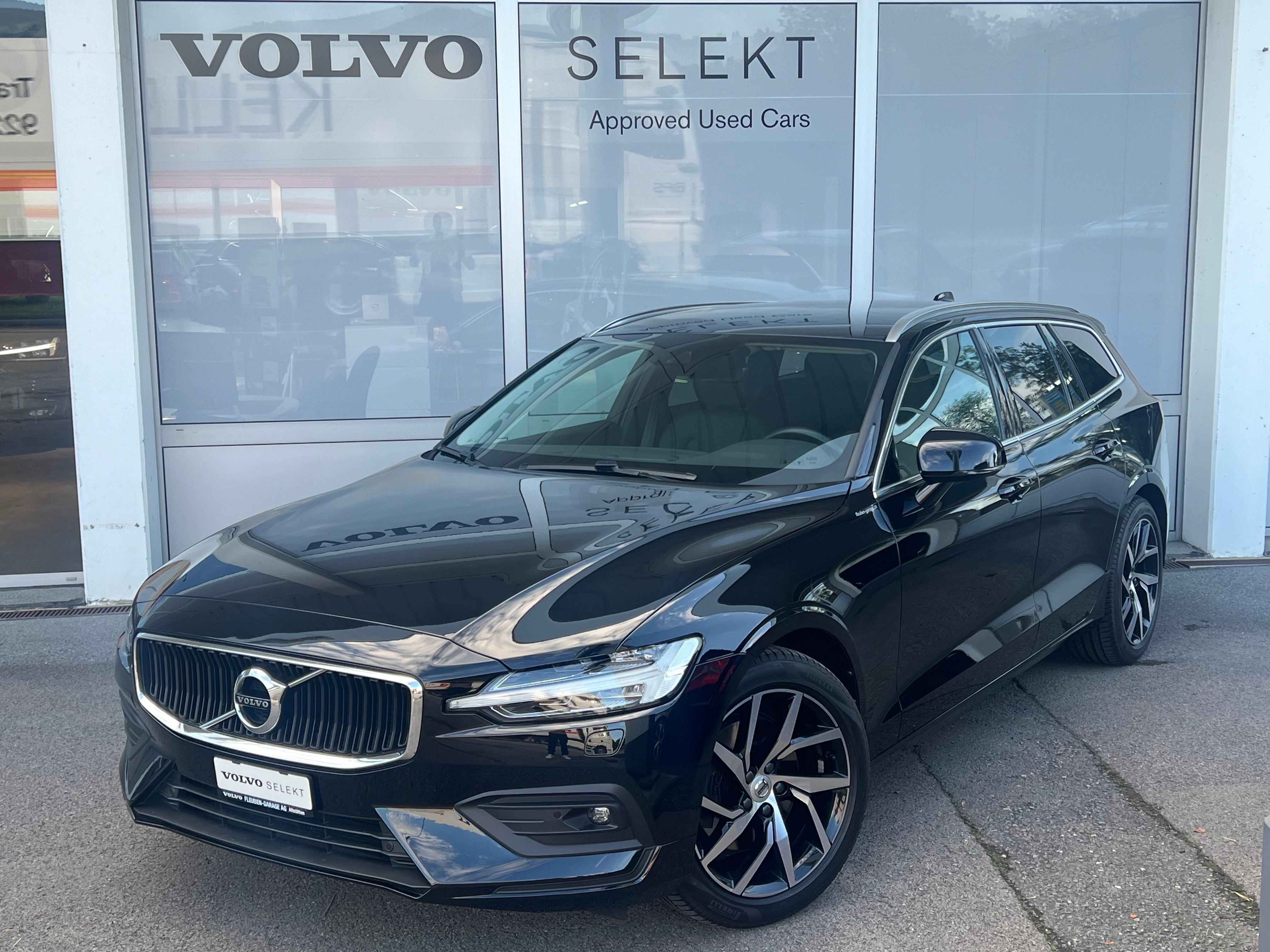 VOLVO V60 B4 Benzin Mild Hybrid Momentum Geartronic