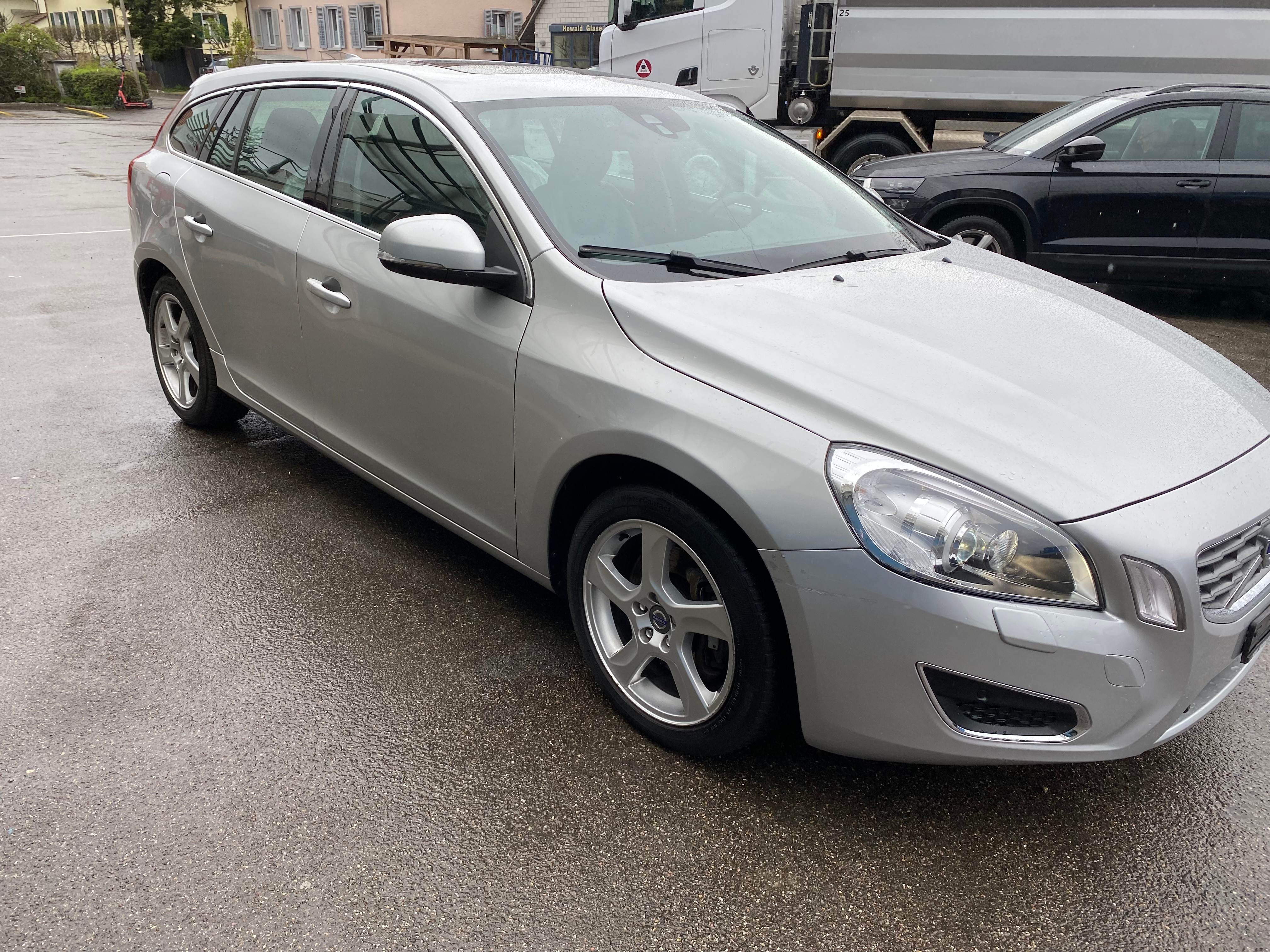 VOLVO V60 D5 Summum Geartronic