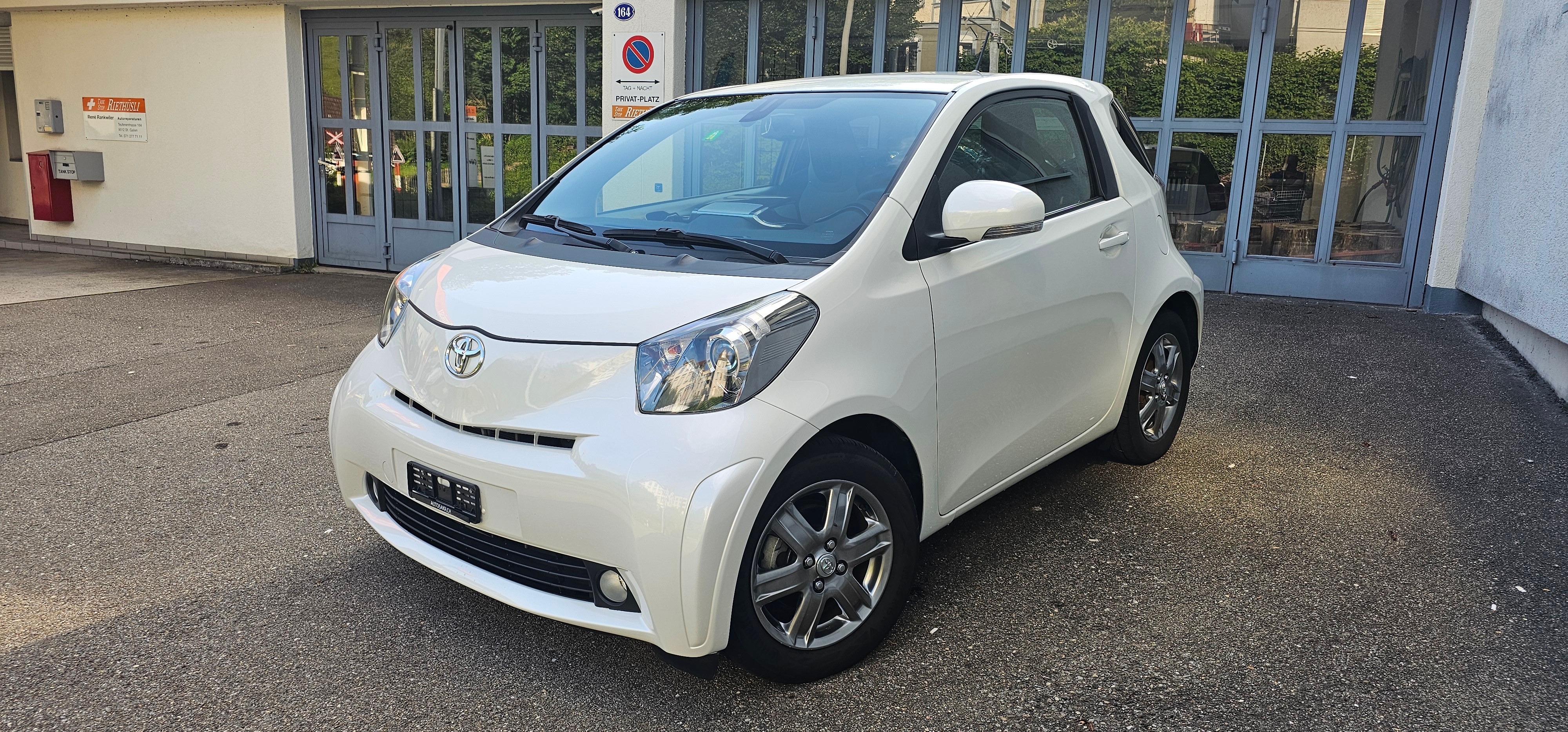 TOYOTA iQ 1.0 VVT-i Sol