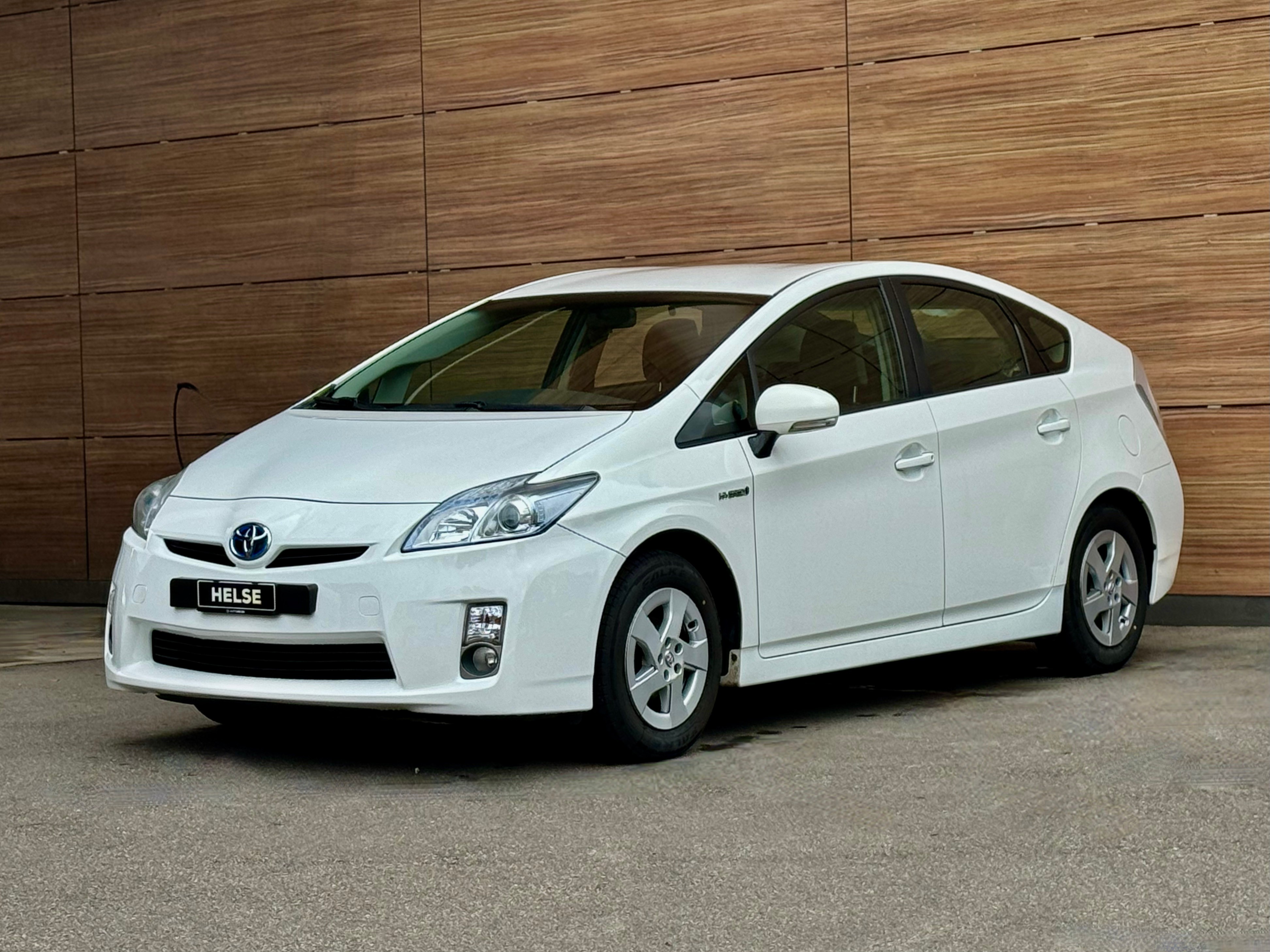 TOYOTA Prius 1.8 16V HSD Luna