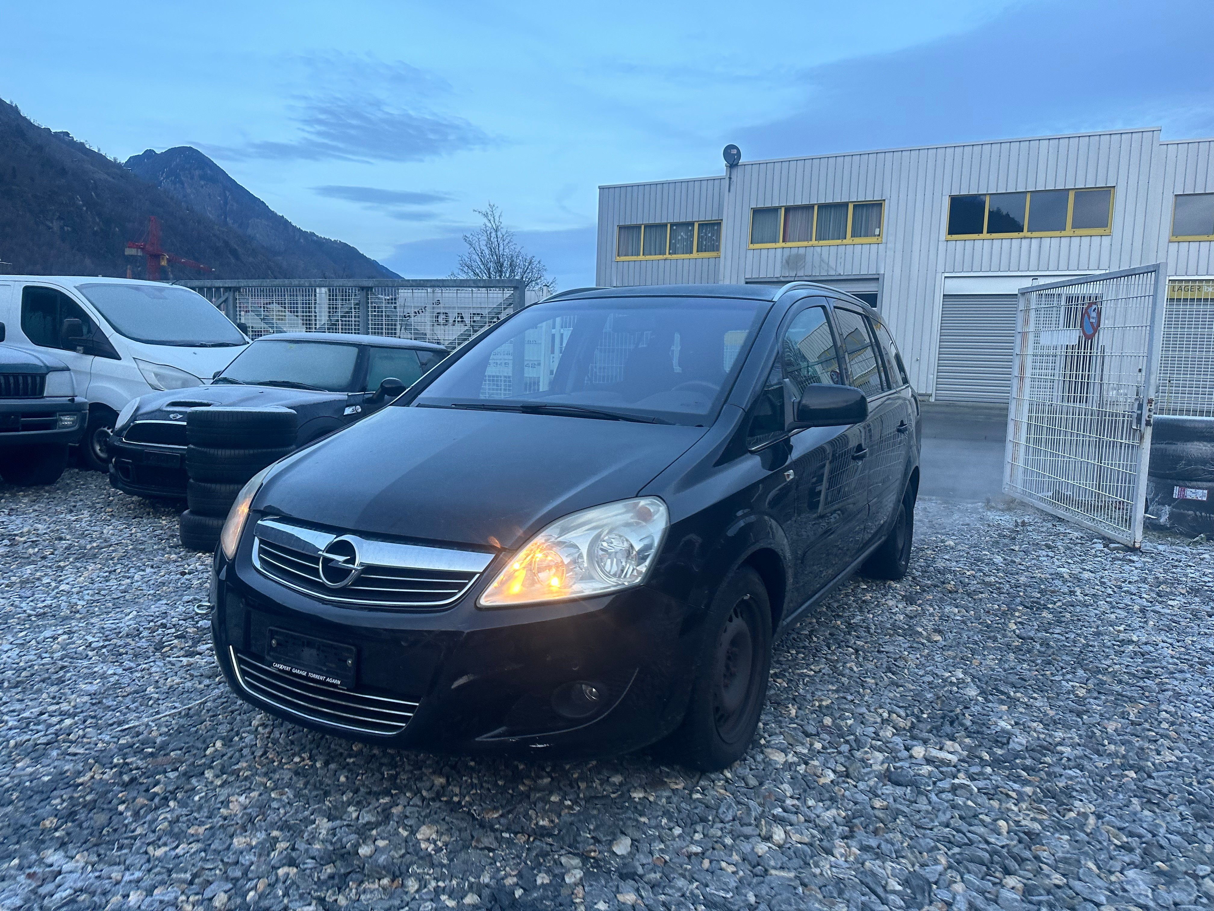 OPEL Zafira 2.2i 16V Cosmo Automatic