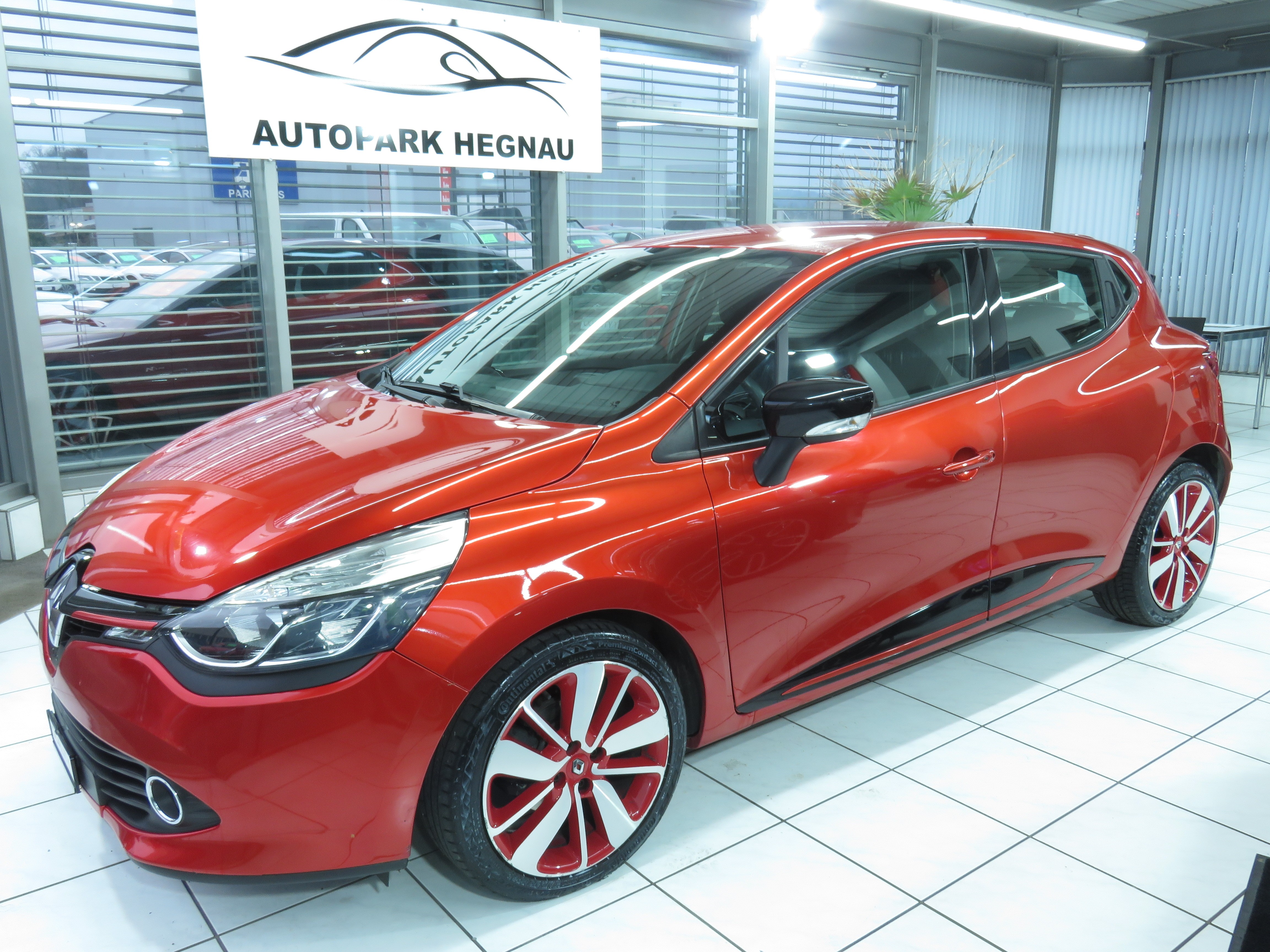 RENAULT Clio 1.2 16V T Swiss Edition EDC (Automat)