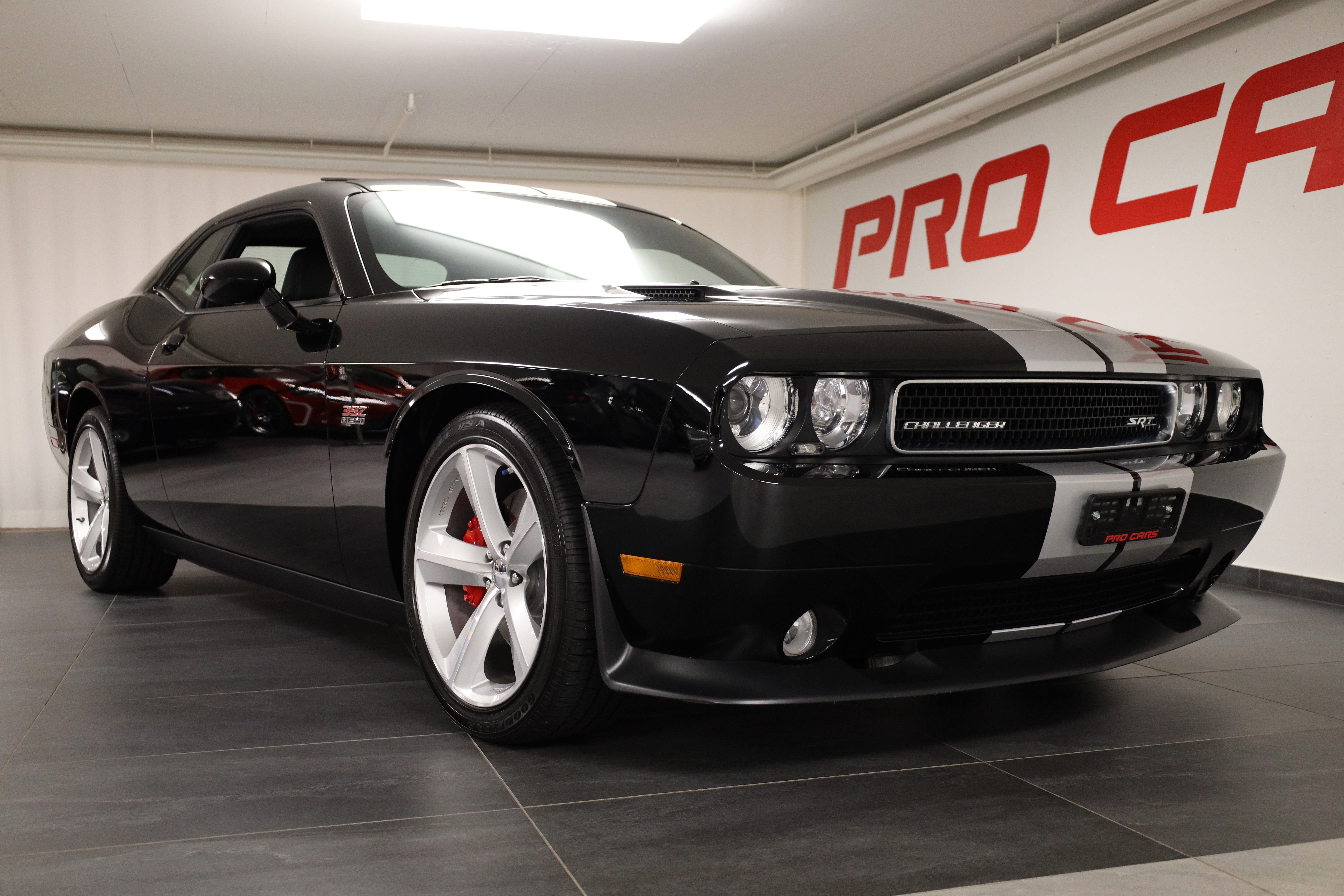 DODGE Challenger SRT 8 6.4 392 HEMI