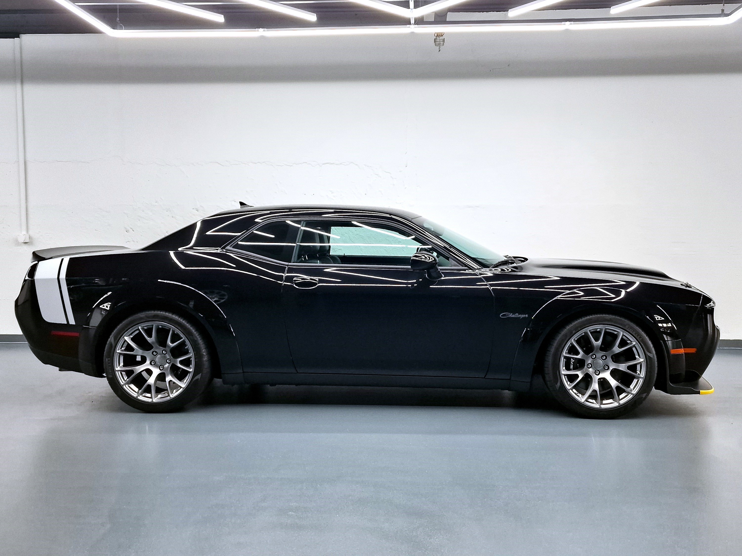 DODGE Challenger SRT Hellcat Black Ghost