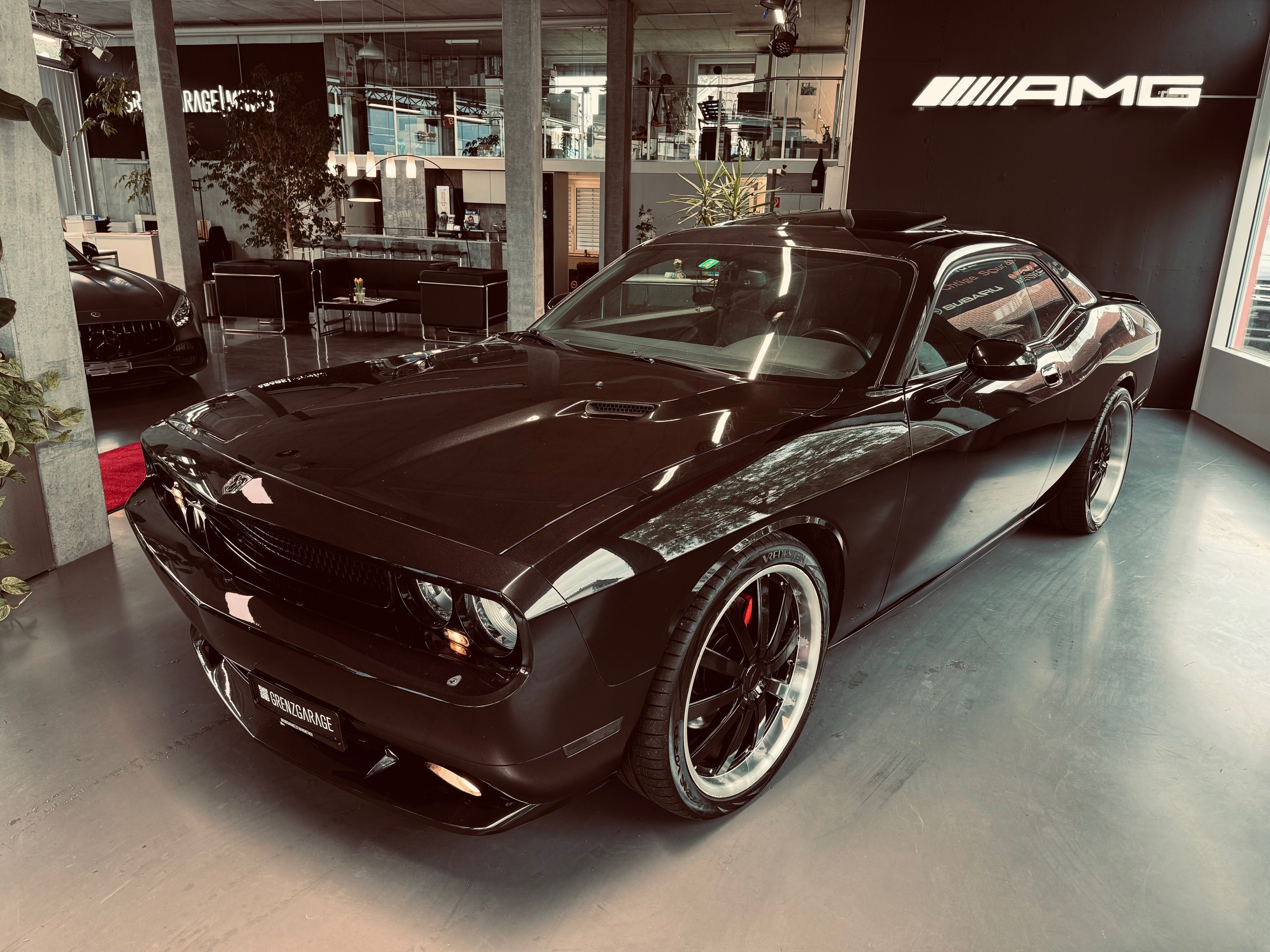 DODGE Challenger SRT8