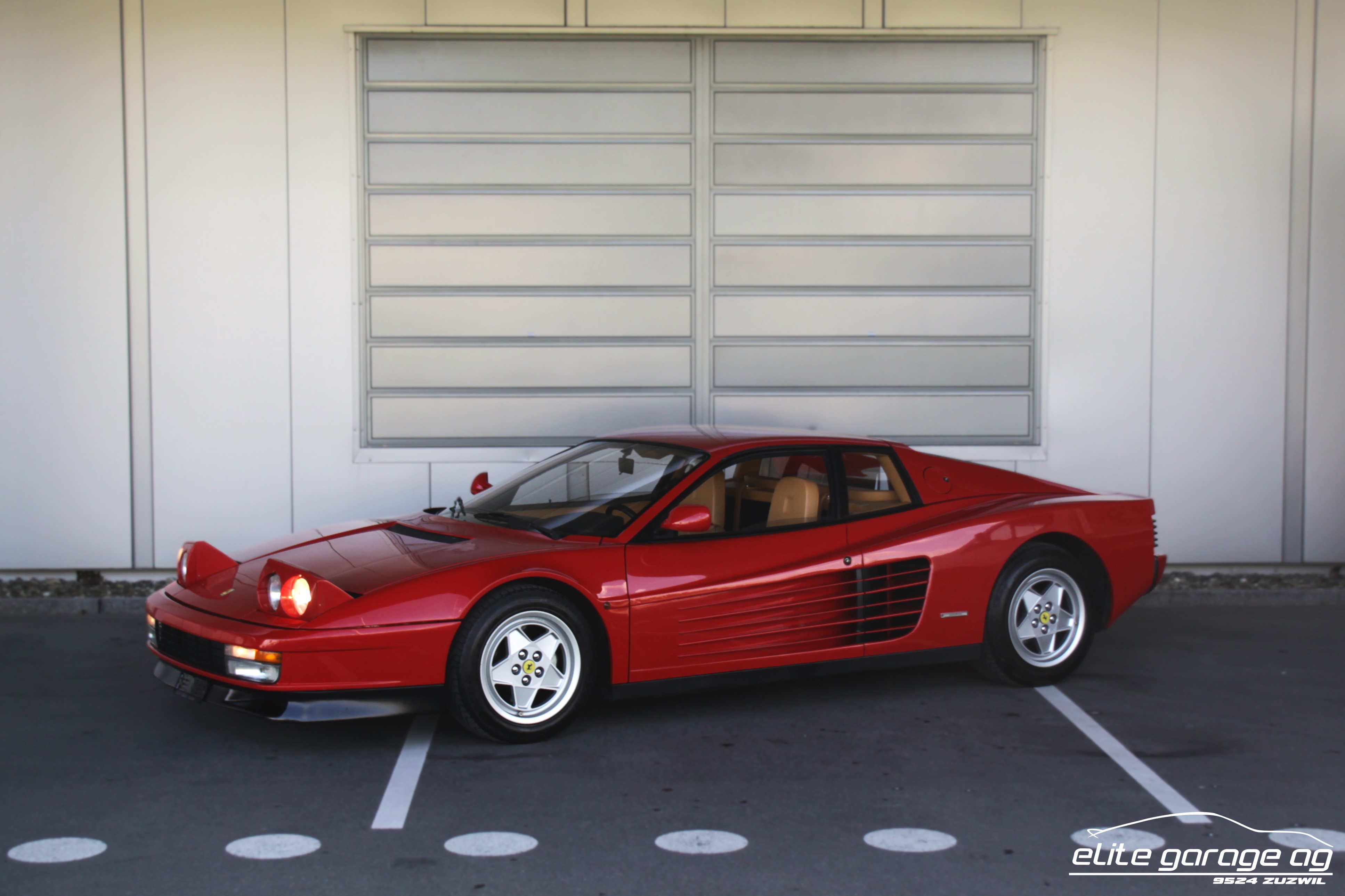 FERRARI Testarossa VETERANENFAHRZEUG