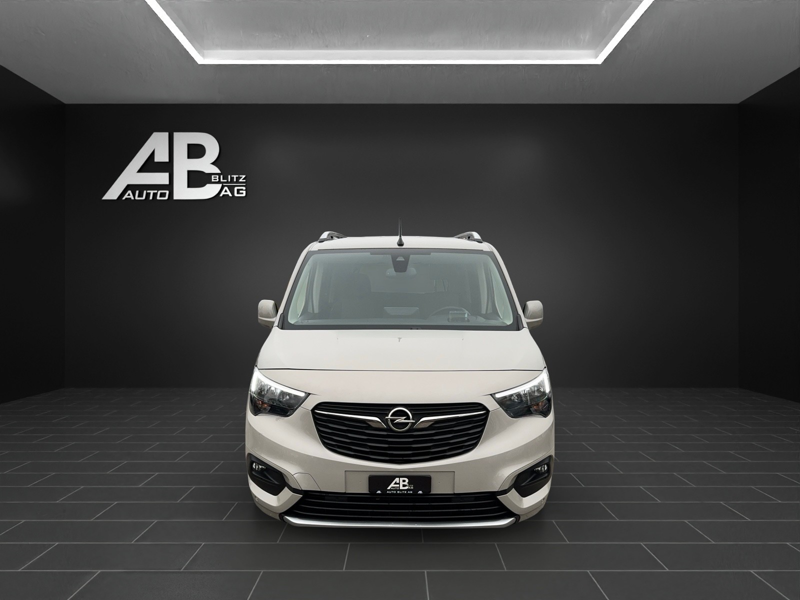 OPEL Combo Life 1.2 Innovation Automat