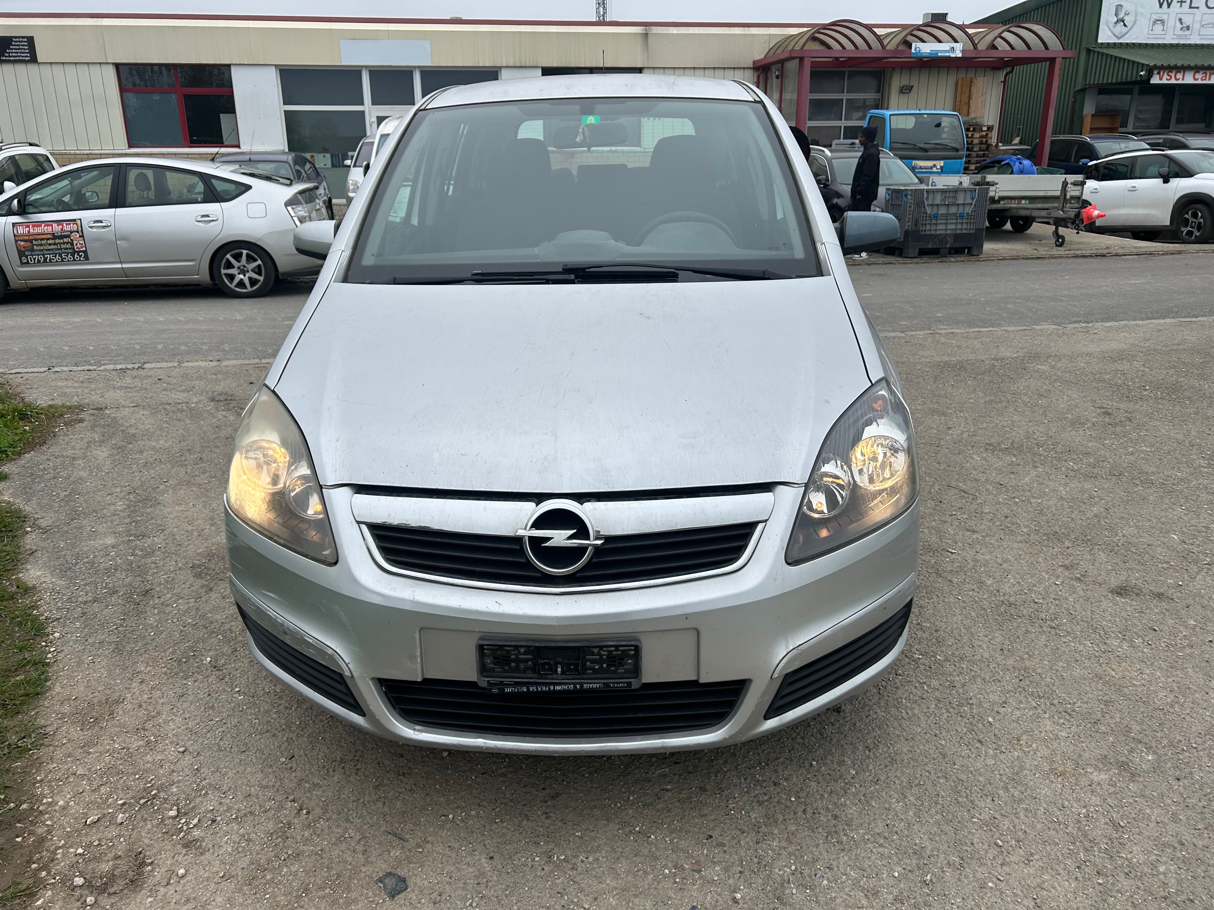 OPEL Zafira 1.8i 16V (Essentia)