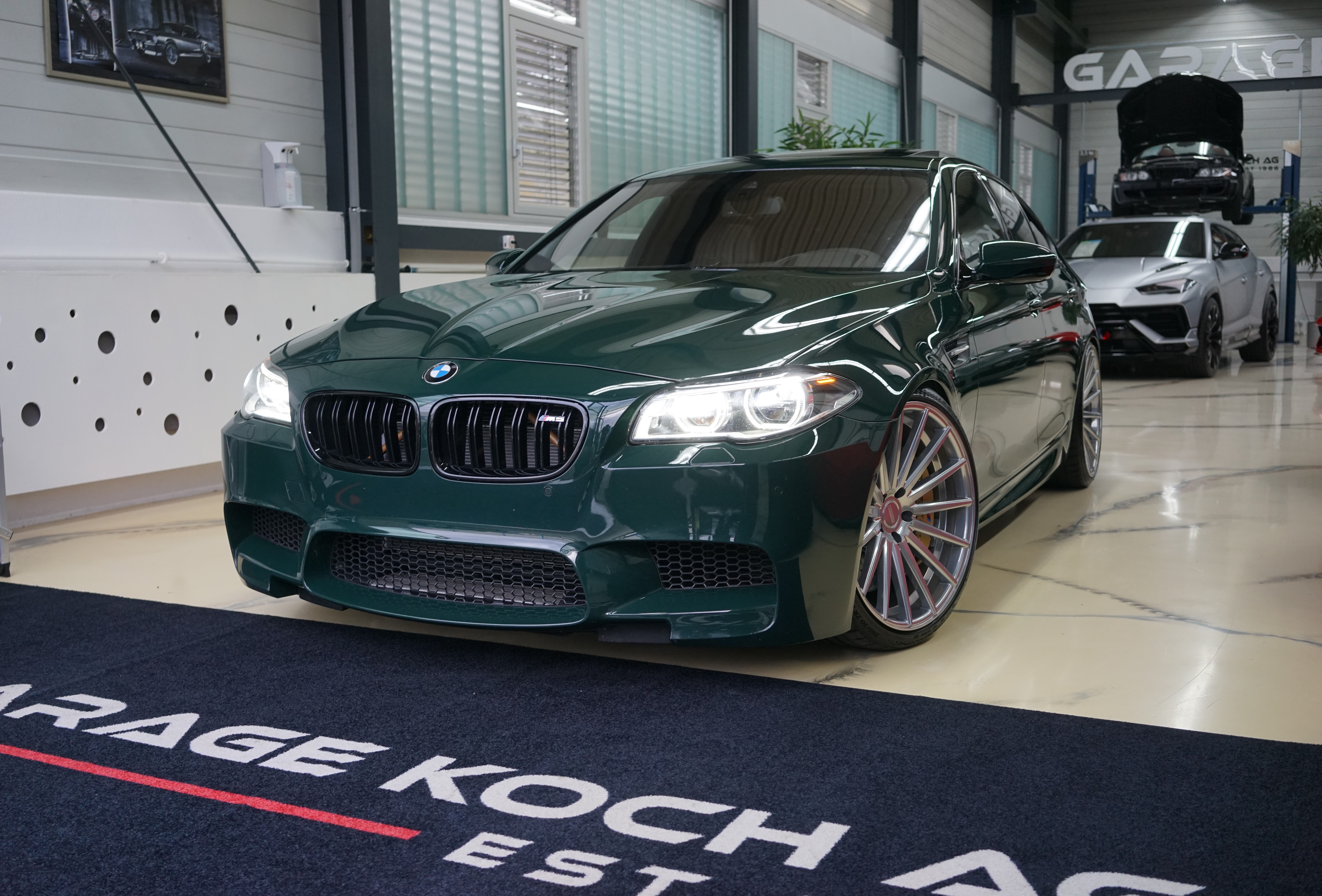 BMW M5 Competition Drivelogic / British-Racinggreen UNIKAT !!