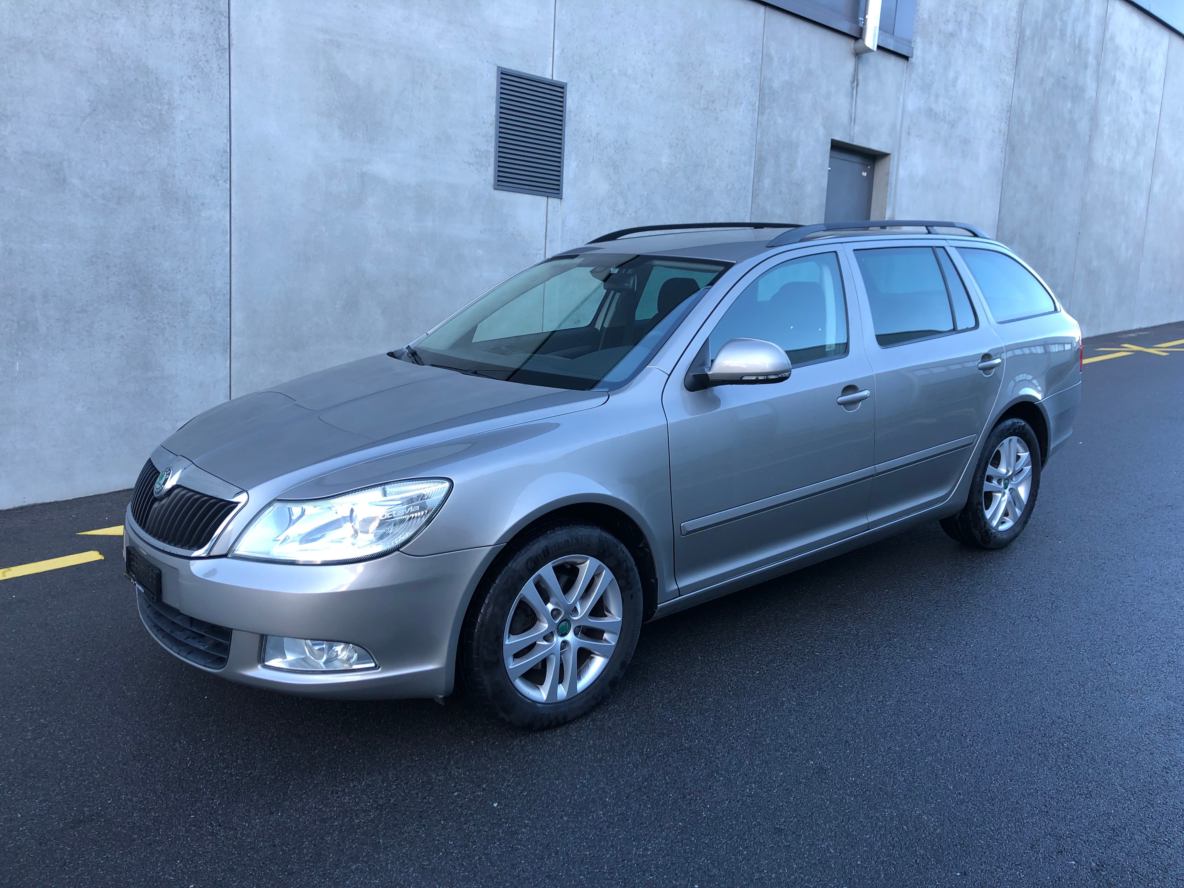 SKODA Octavia Combi 2.0 TDI Ambition 4x4 DSG (70)