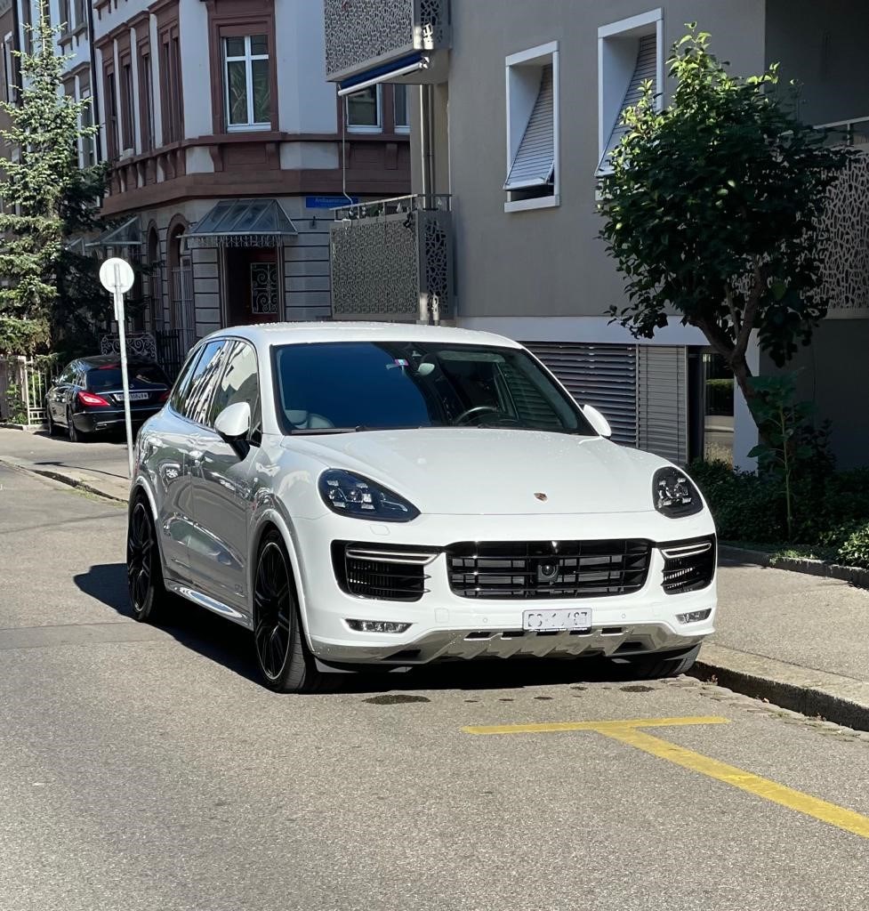 PORSCHE Cayenne GTS