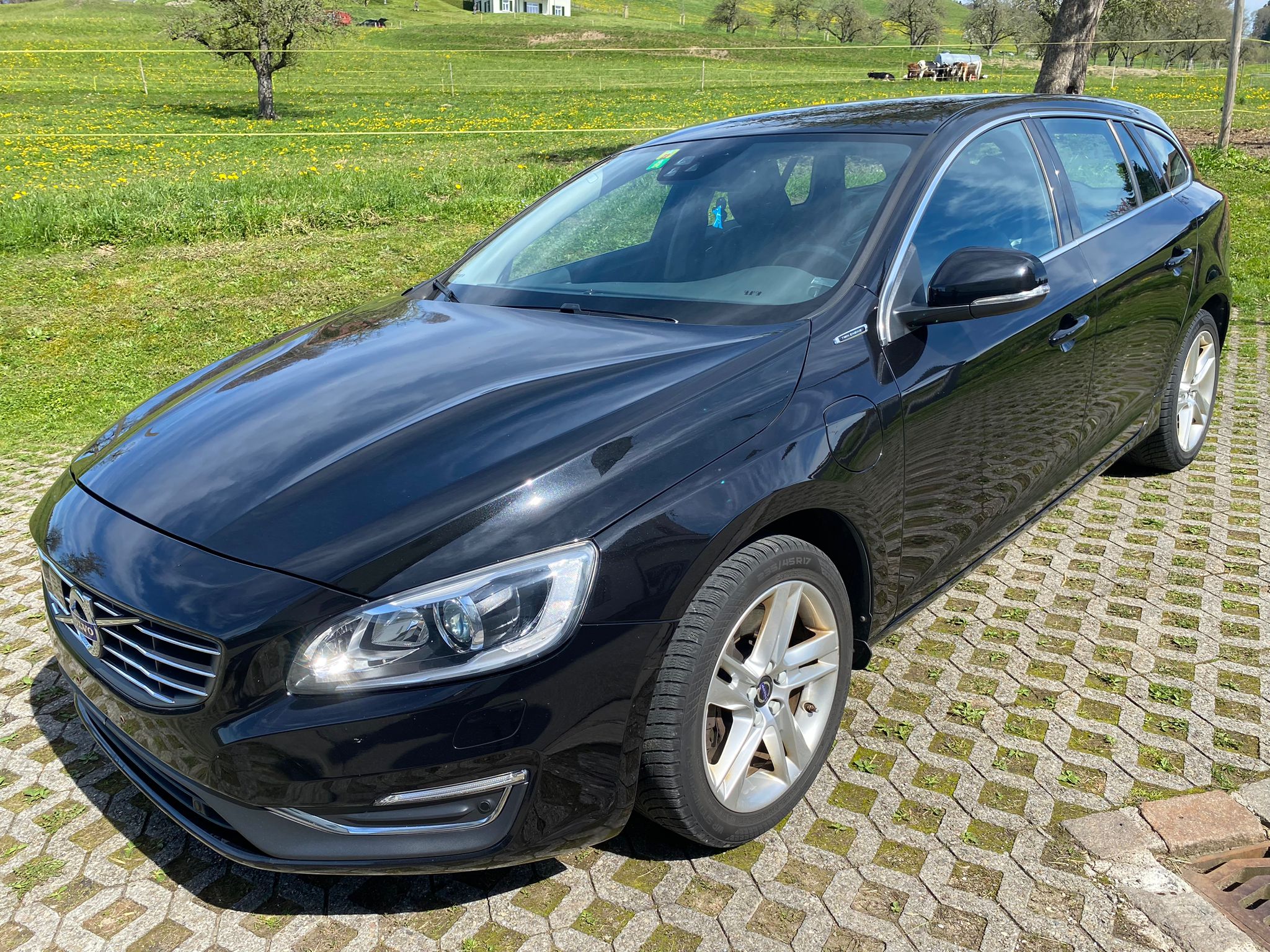 VOLVO V60 D6 AWD Plug-in Hybrid Summum Geartronic