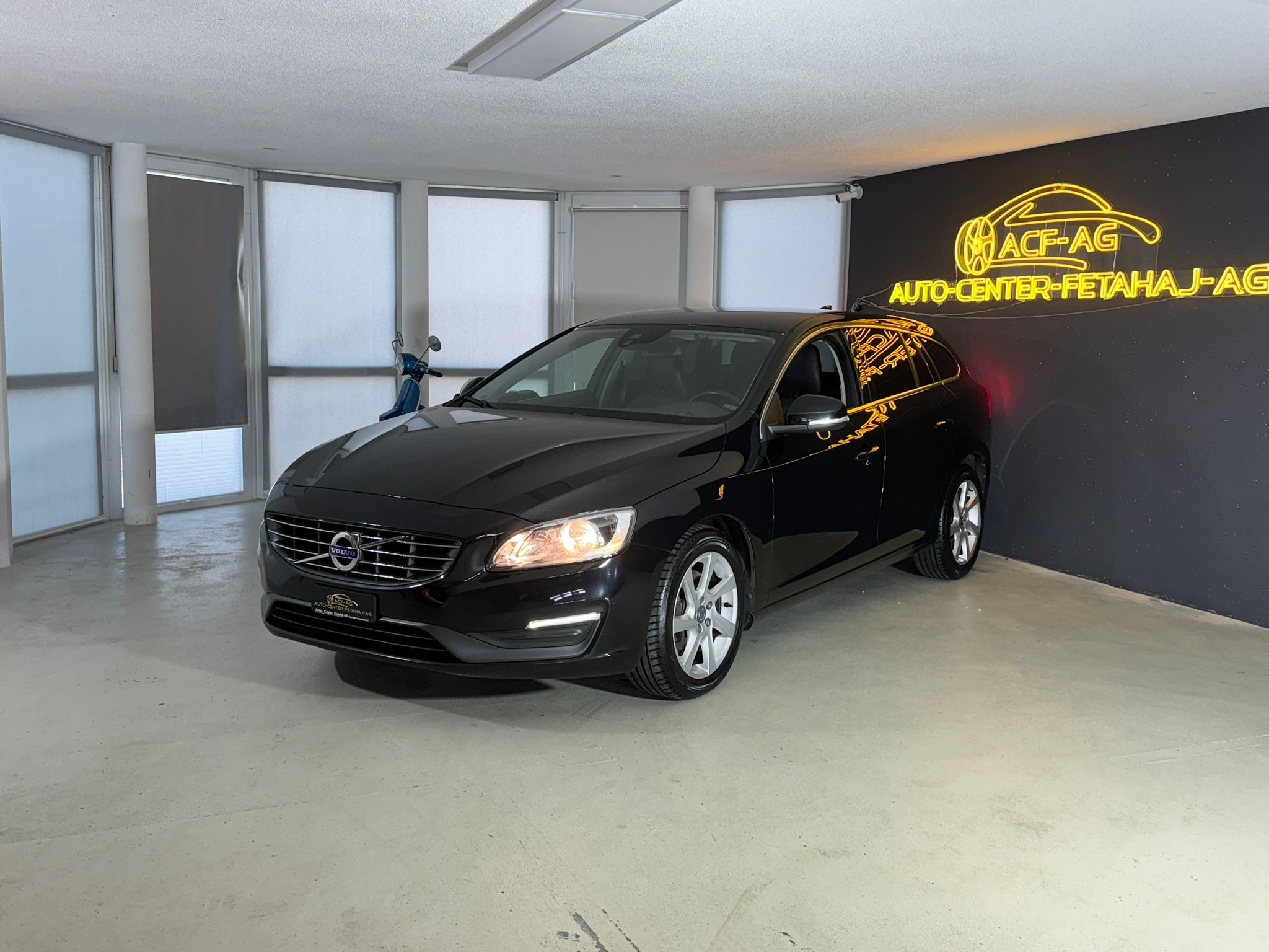 VOLVO V60 D5 AWD Momentum Geartronic