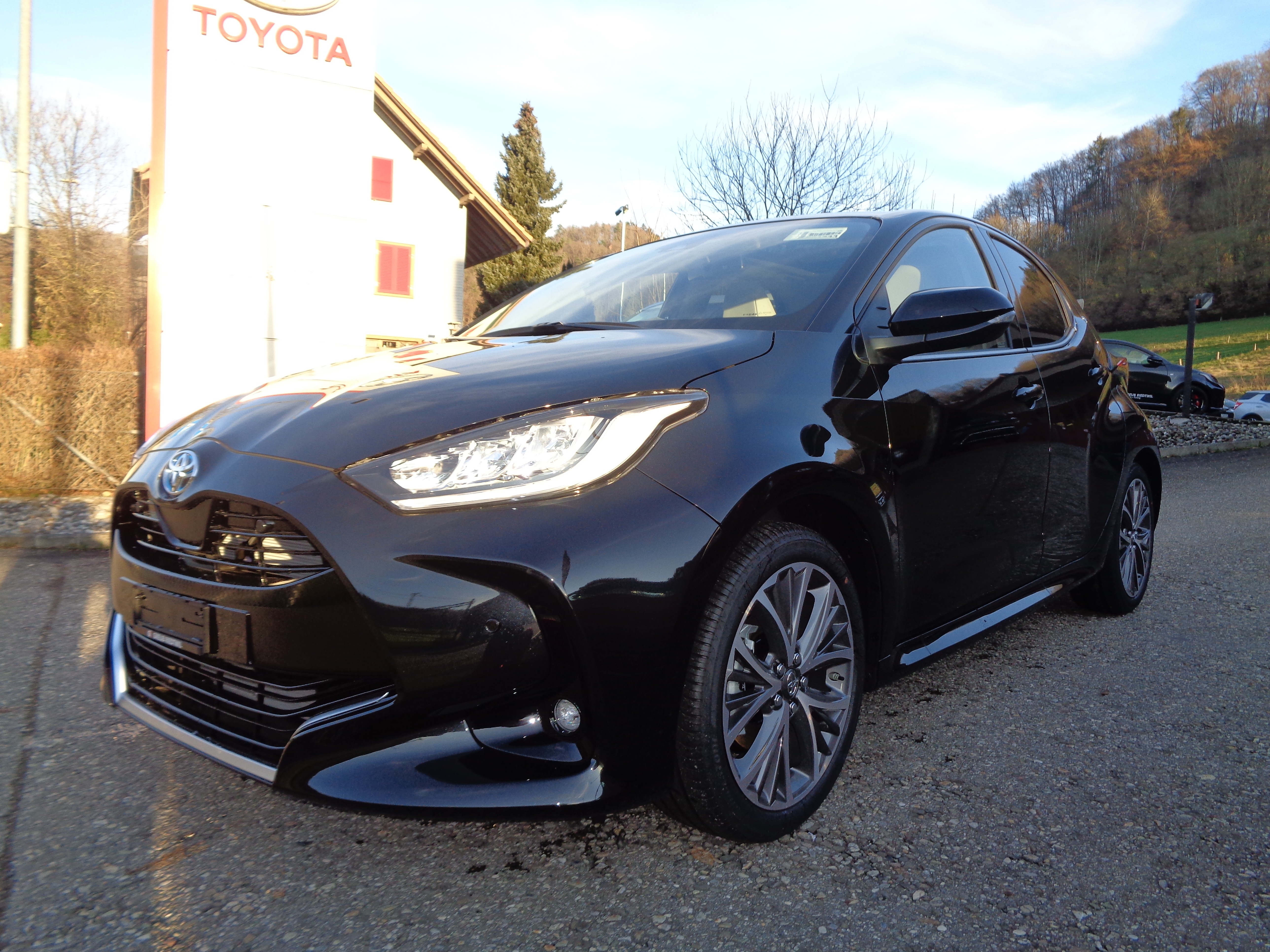 TOYOTA Yaris 1.5 Premium e-CVT