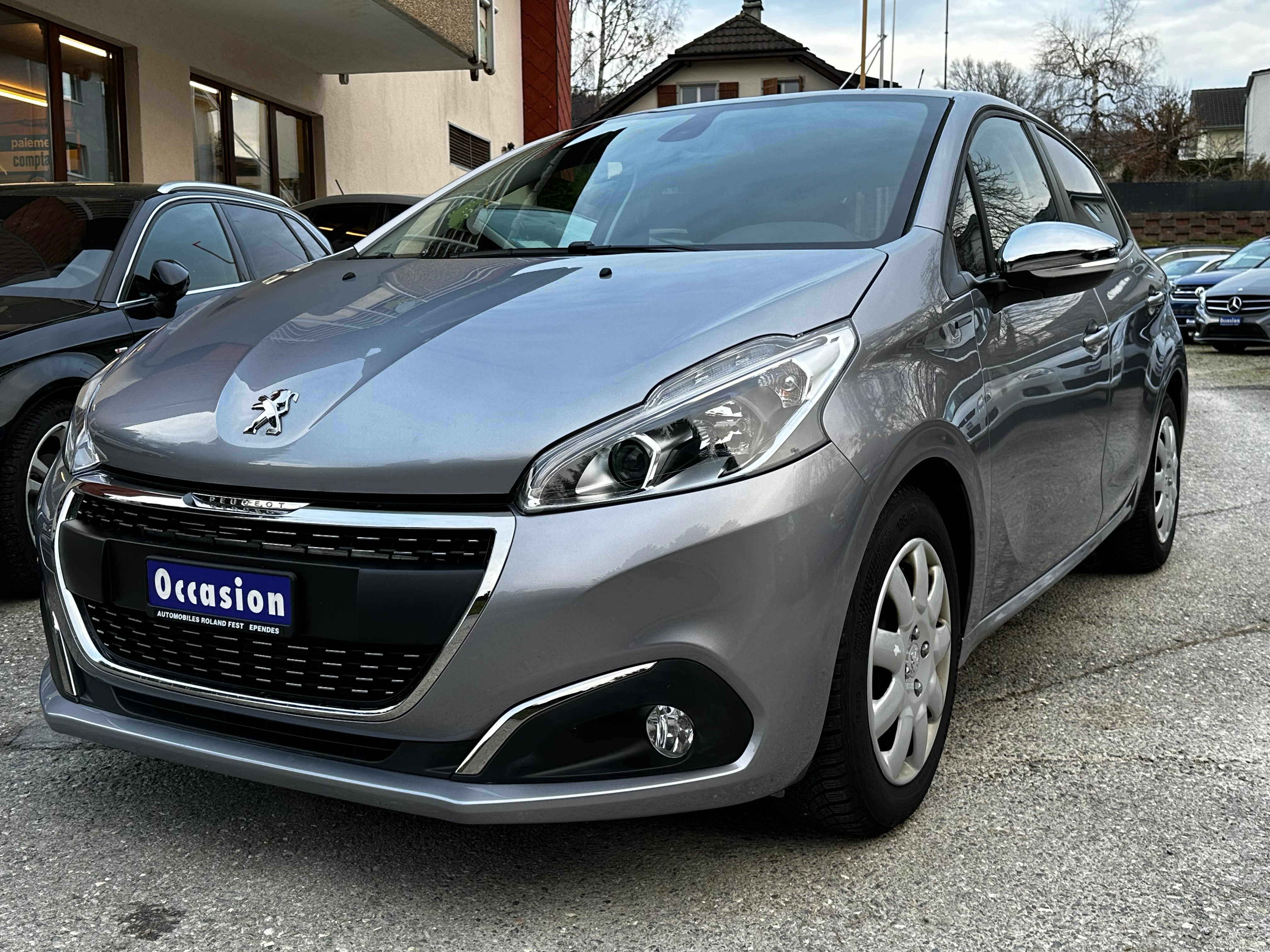 PEUGEOT 208 1.2 PureTech Signature