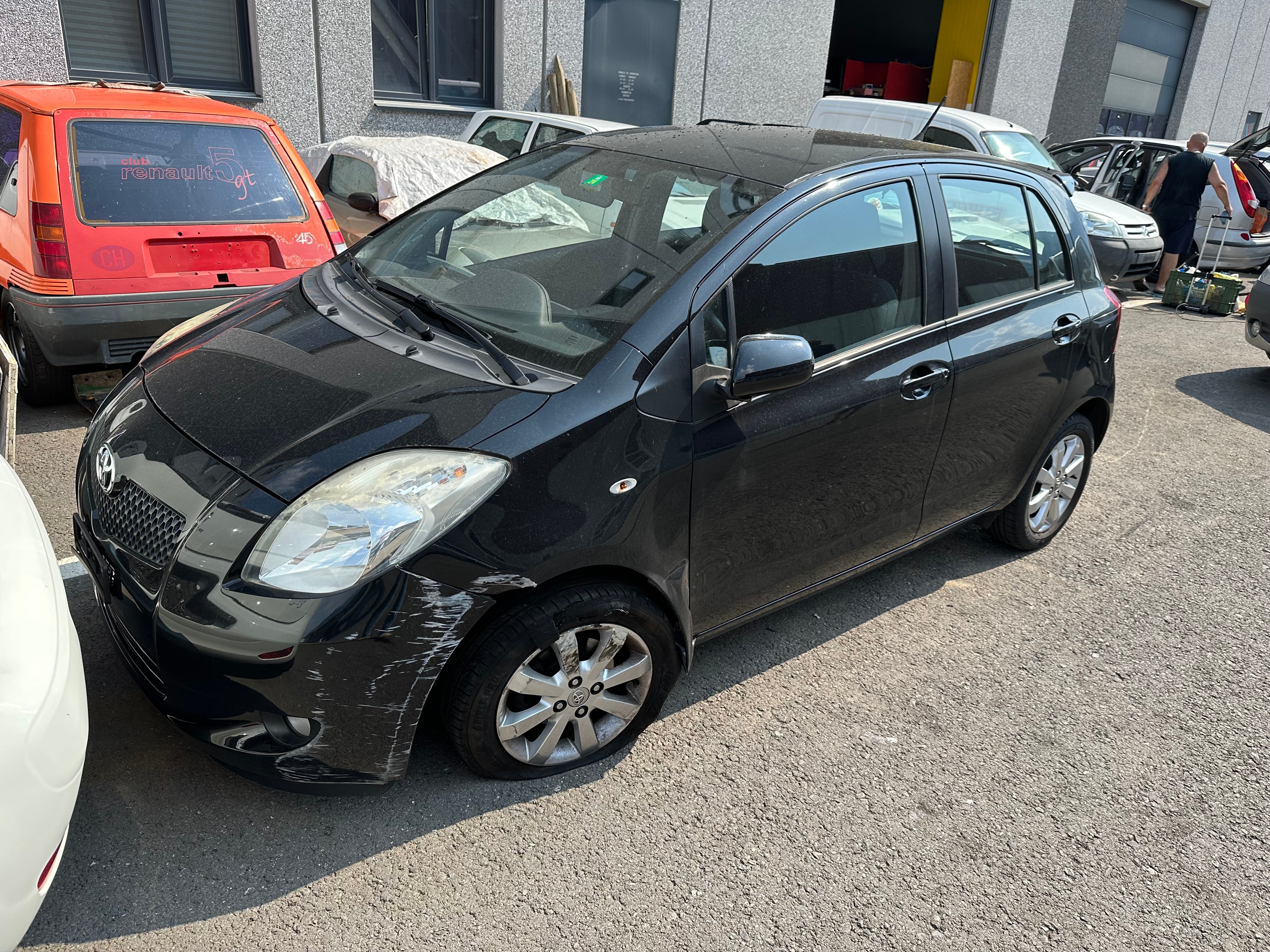 TOYOTA Yaris 1.3 Linea Sol