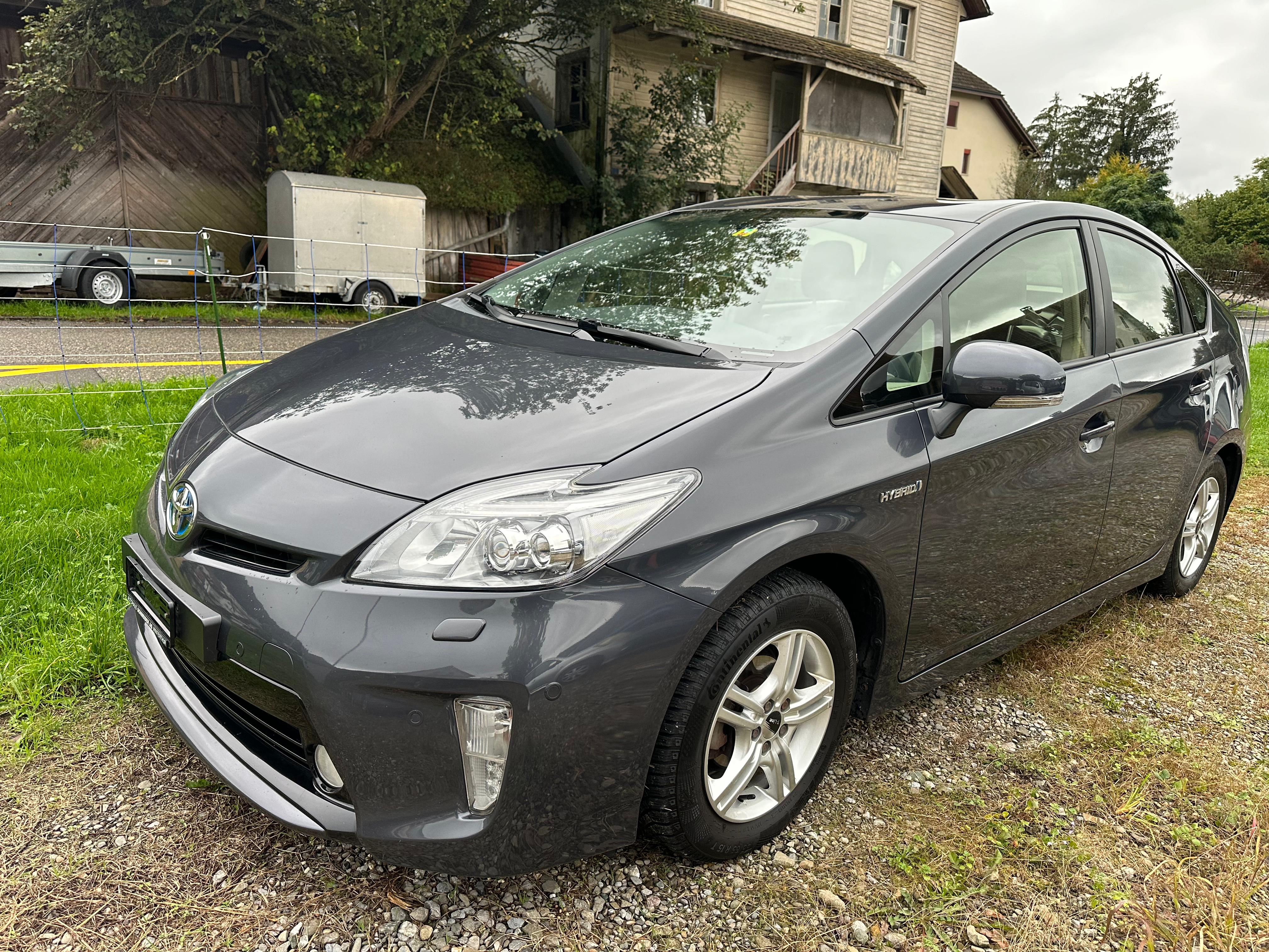 TOYOTA Prius 1.8 16V HSD Sol Premium