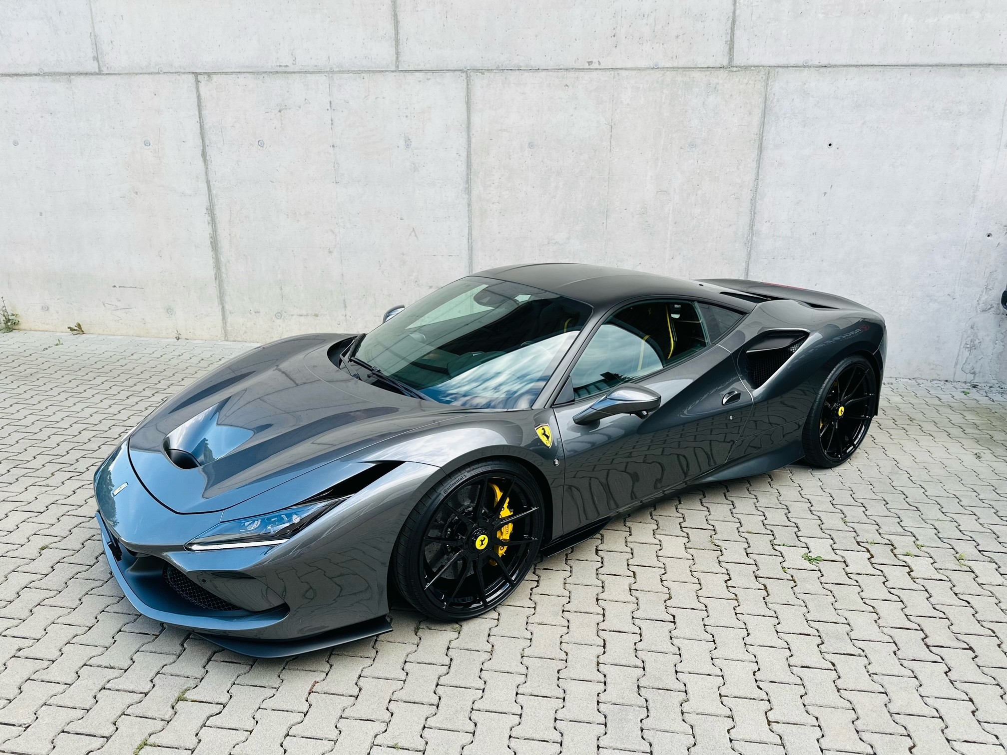 FERRARI F8 Tributo