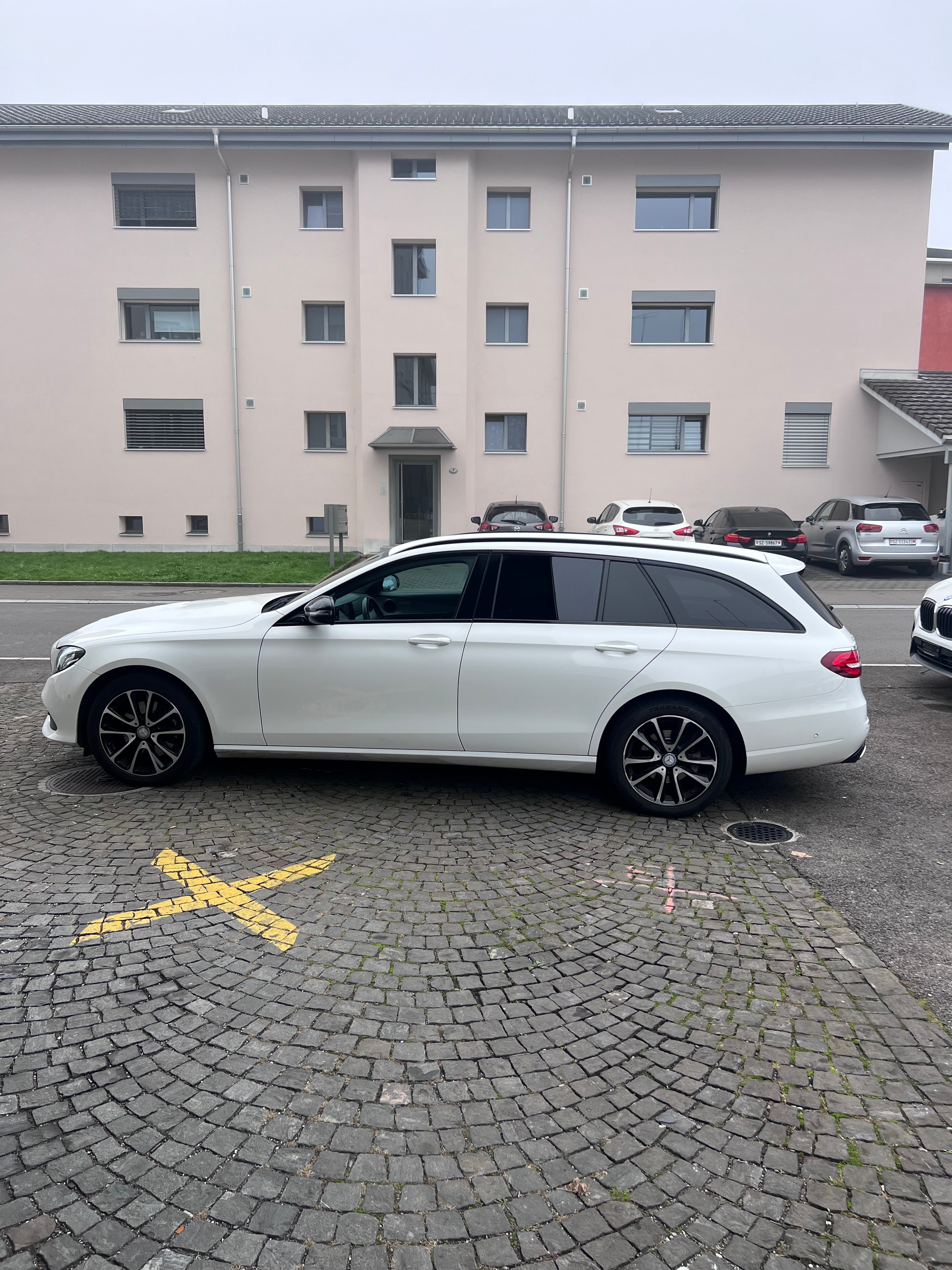 MERCEDES-BENZ E 220 d Avantgarde 9G-Tronic