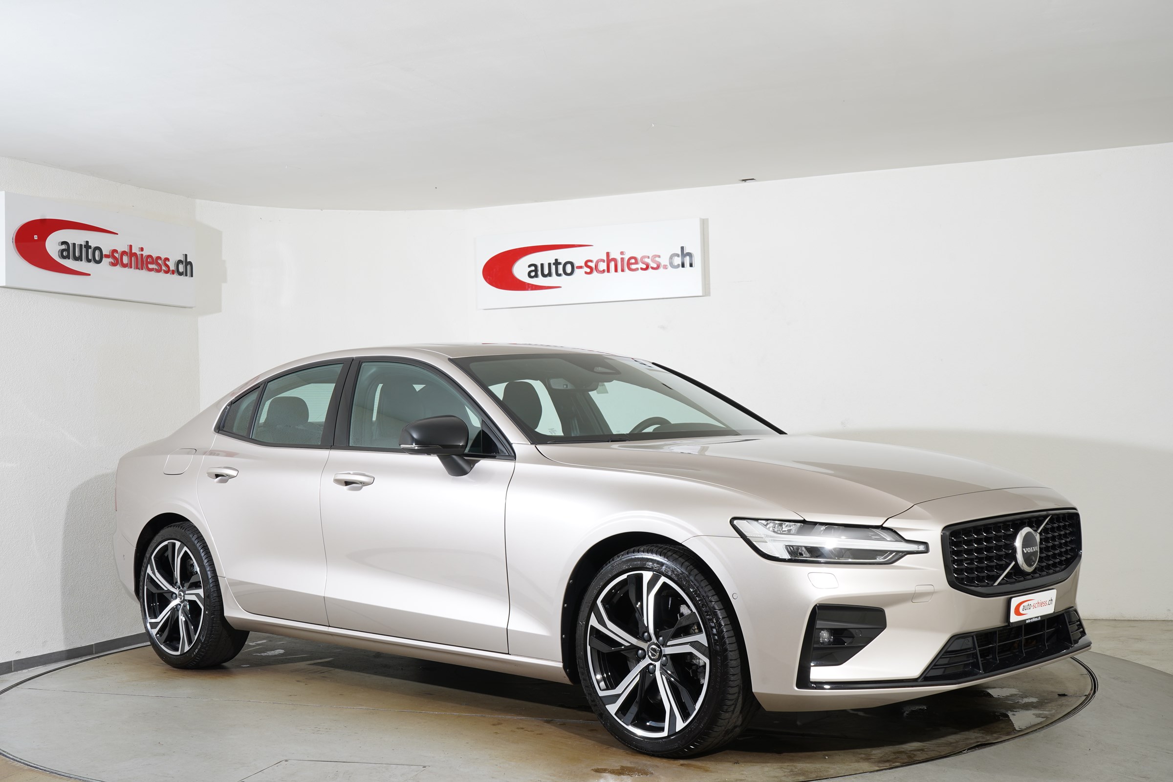 VOLVO S60 B5 AWD Benzin Mild Hybrid Ultimate Dark Geartronic