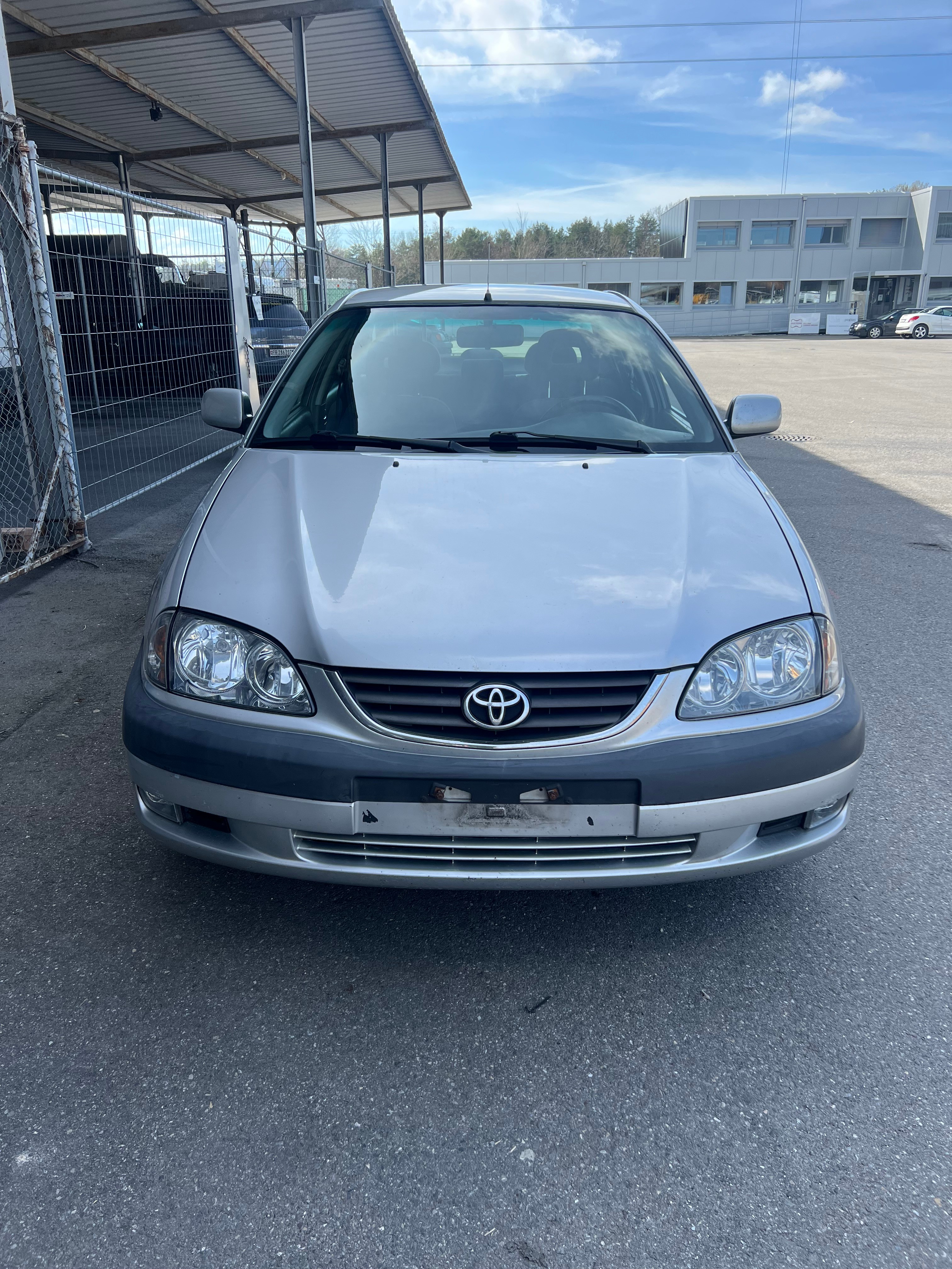 TOYOTA Avensis 2.0 VVT-i Linea Sol Sedan