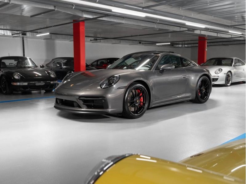 PORSCHE 911 Carrera 4 GTS