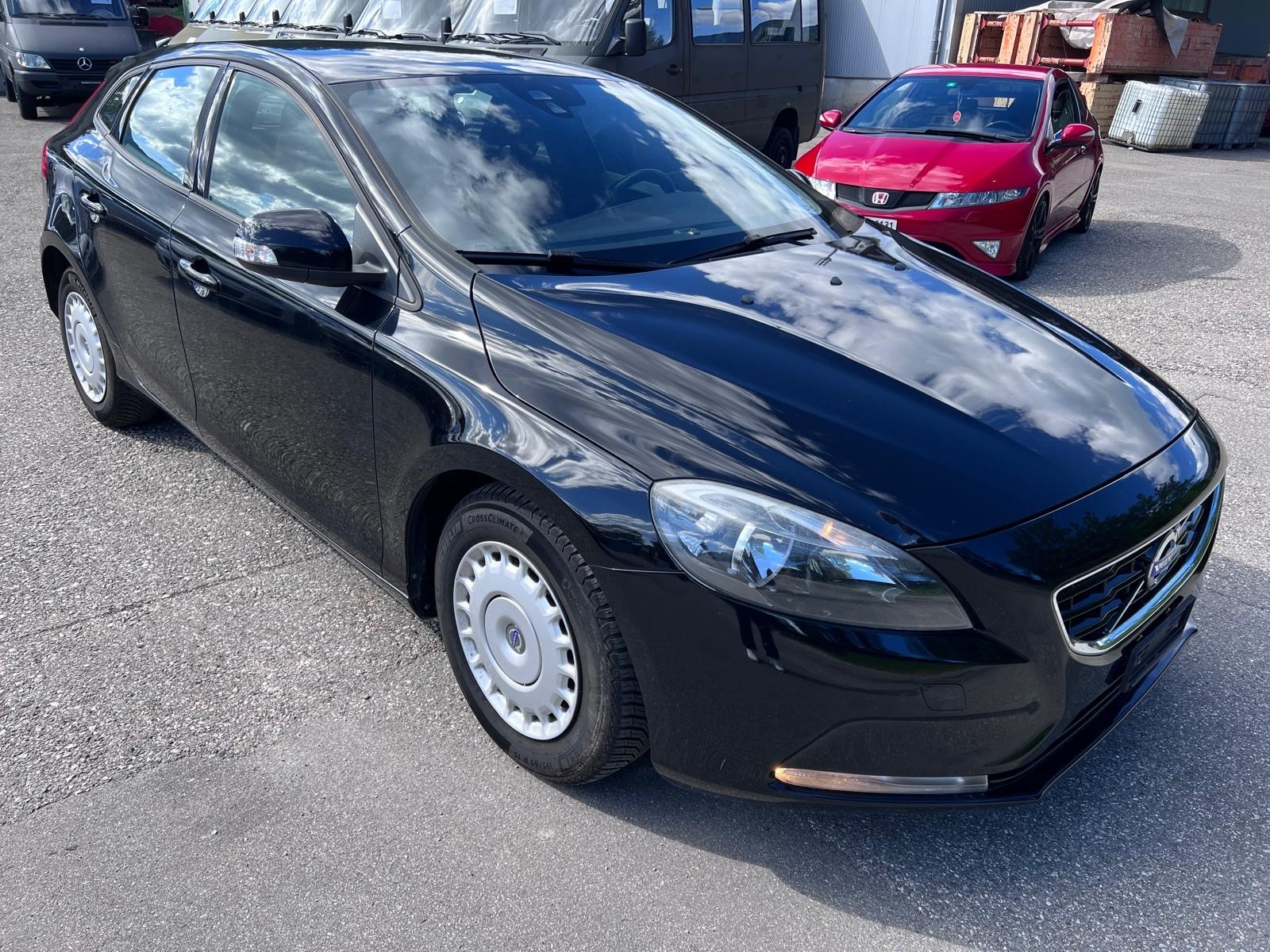 VOLVO V40 D2 **102‘270km**PDC**Tempomat**AHK**