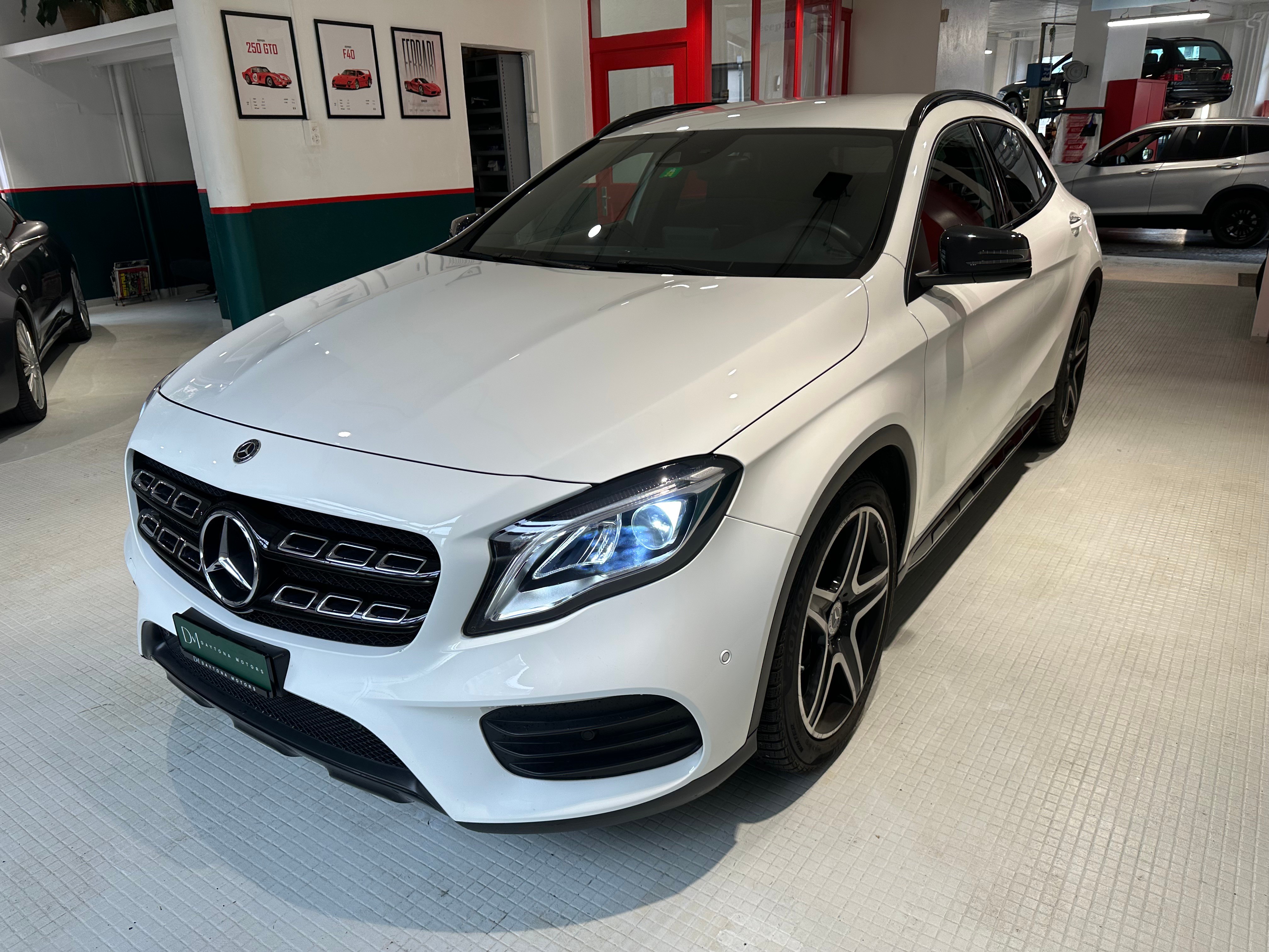 MERCEDES-BENZ GLA 200 AMG Line 7G-DCT