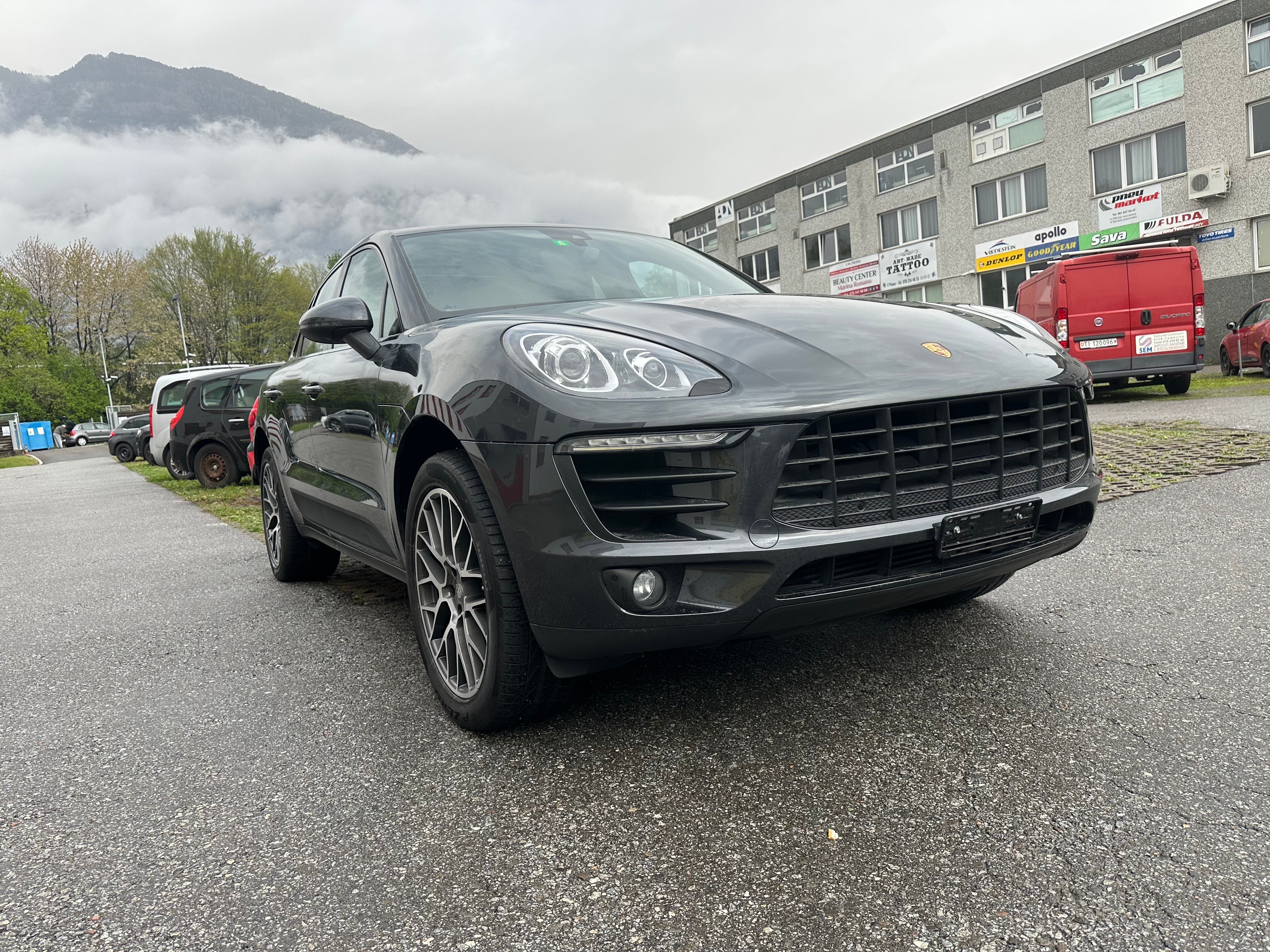 PORSCHE Macan PDK