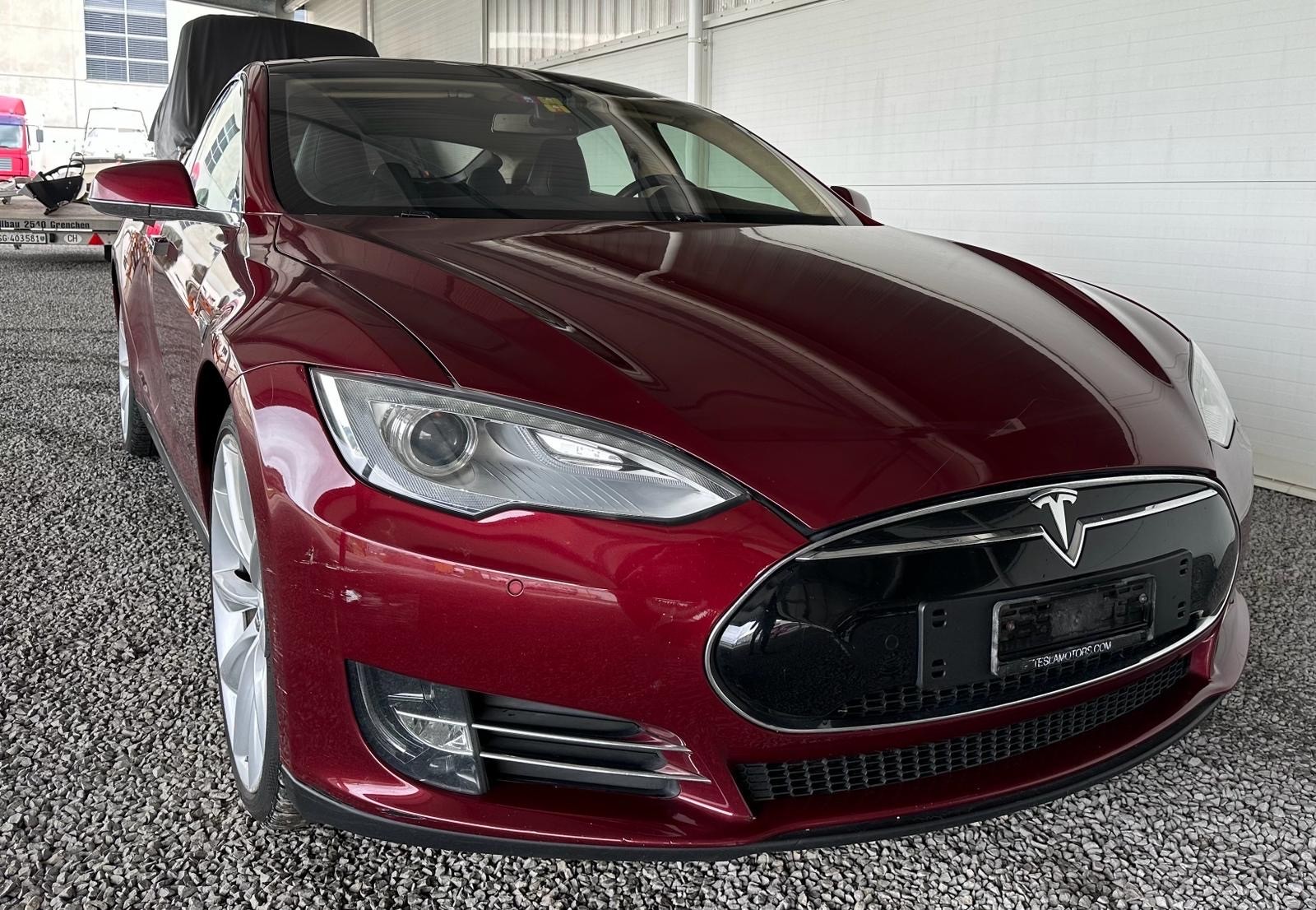 TESLA Model S 85 Performance