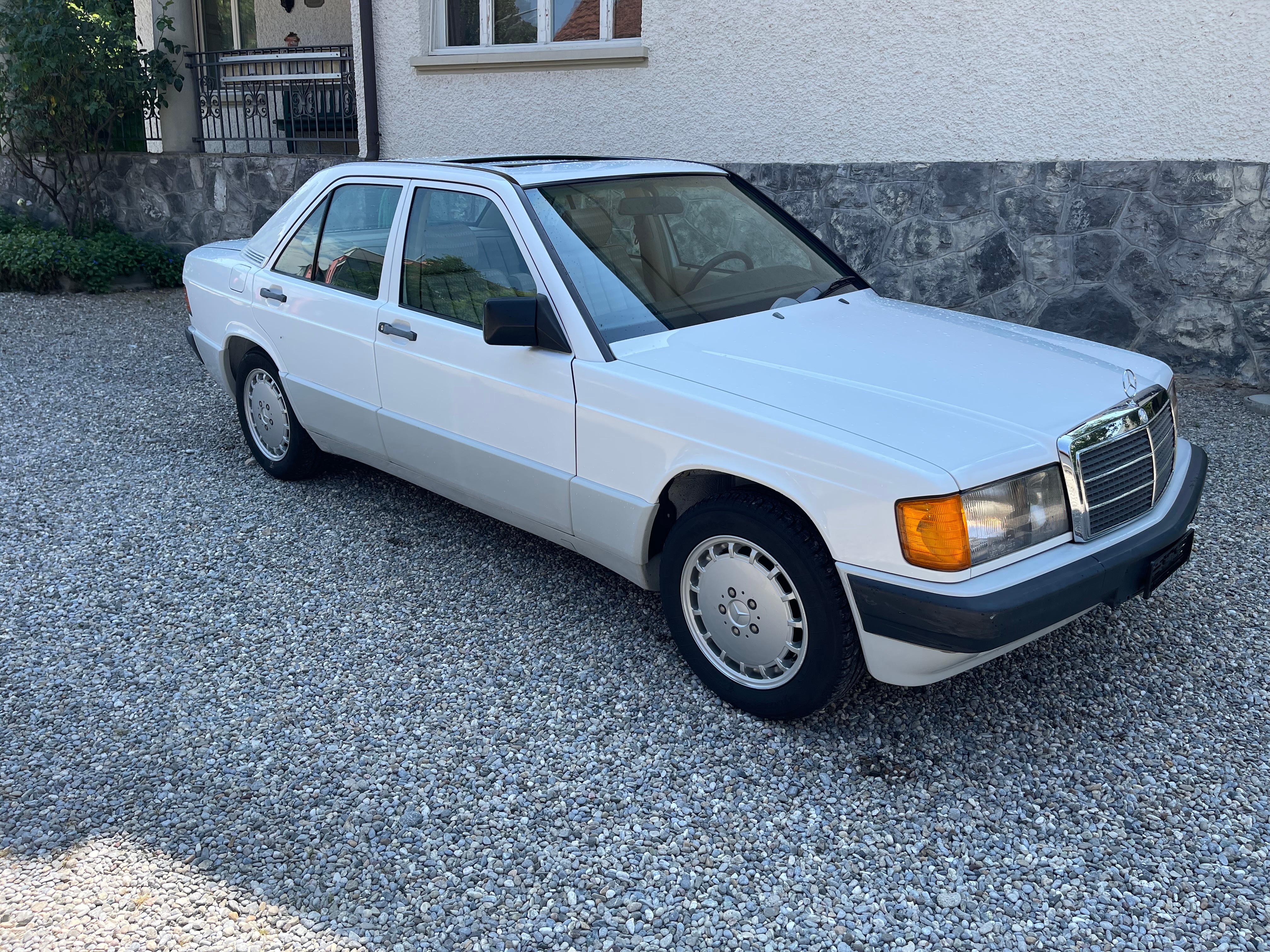 MERCEDES-BENZ 190 E 2.0