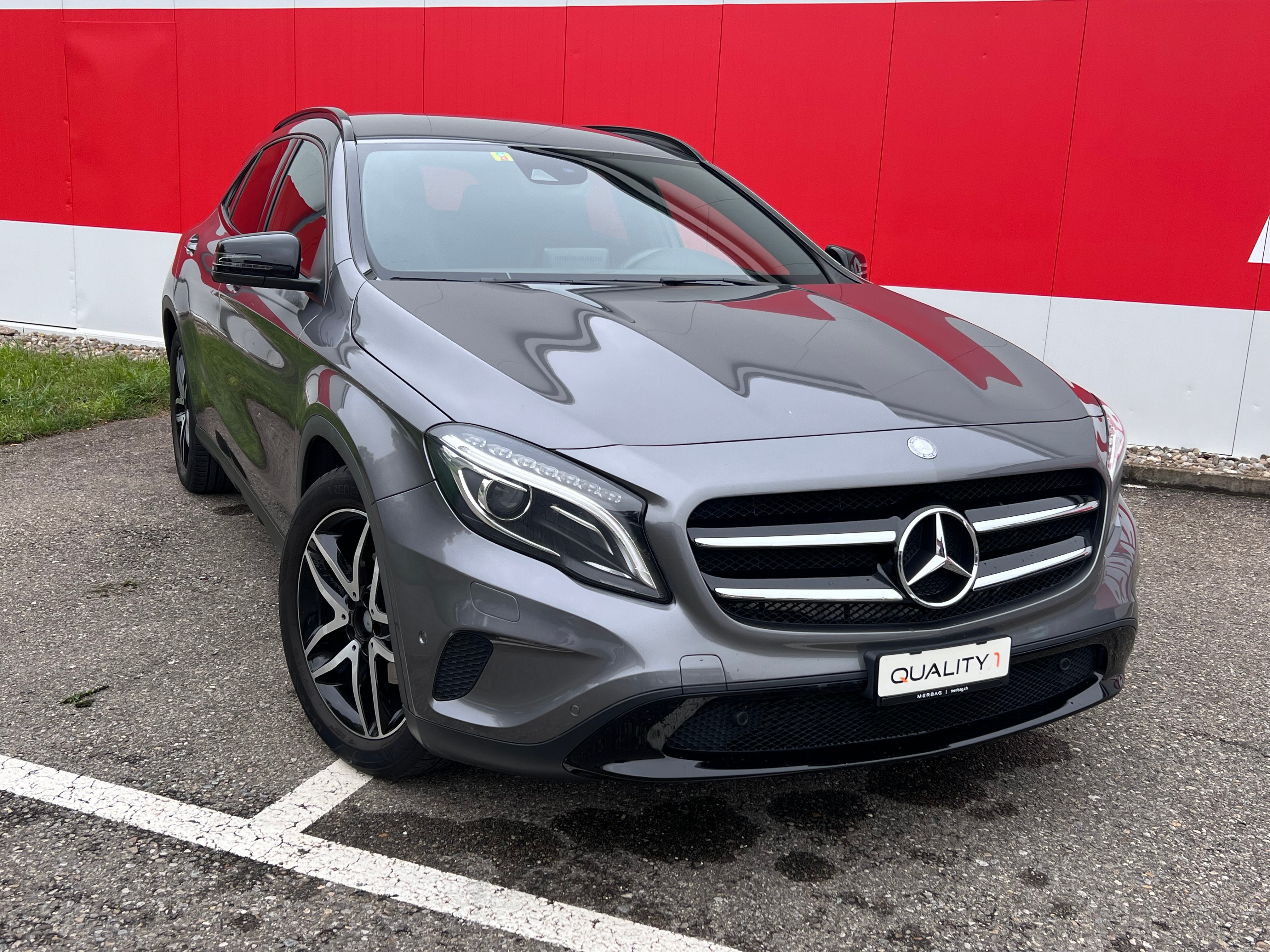 MERCEDES-BENZ GLA 200 Night Star 7G-DCT