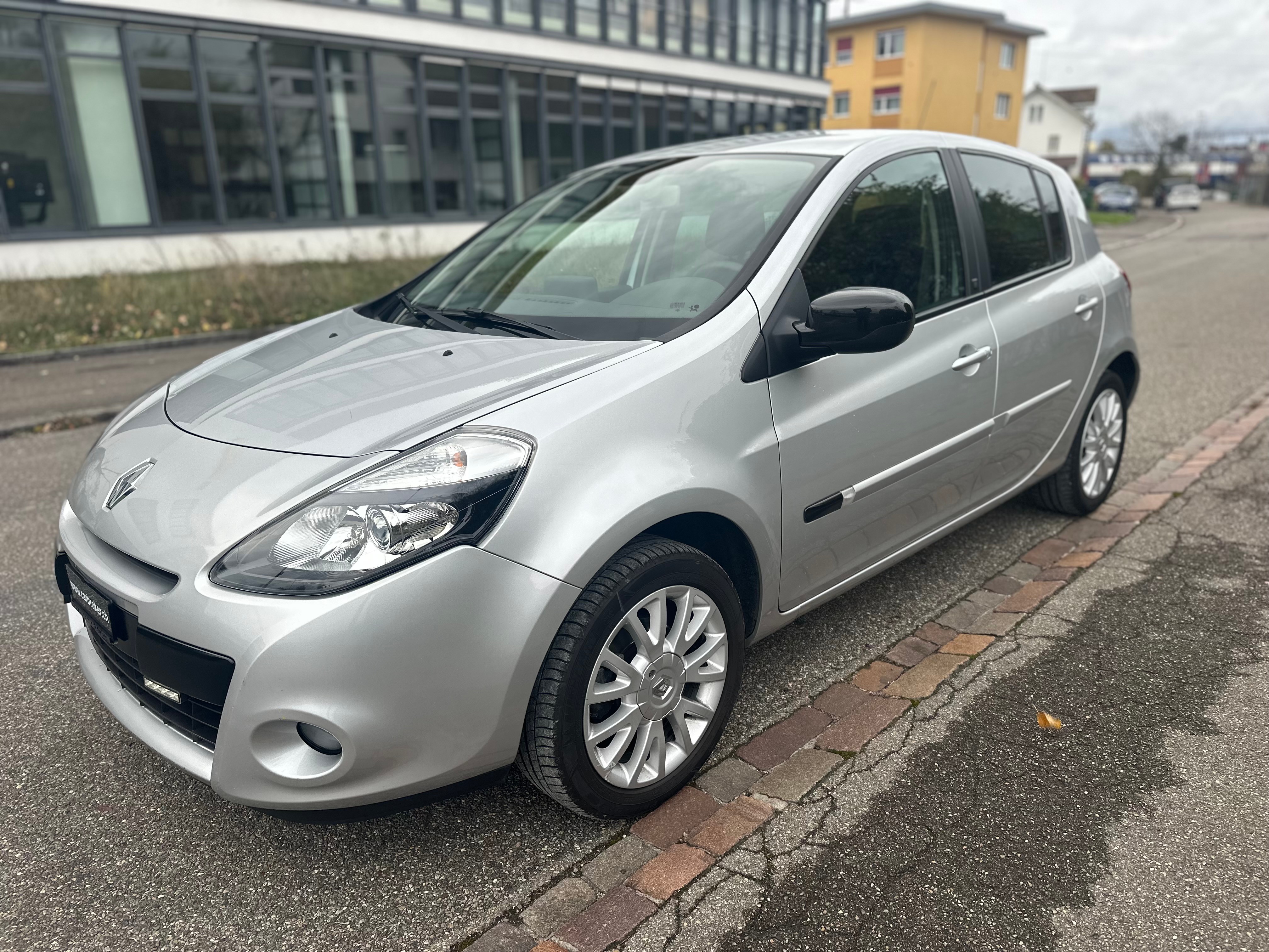 RENAULT Clio 1.2 16V Turbo 20th Edition