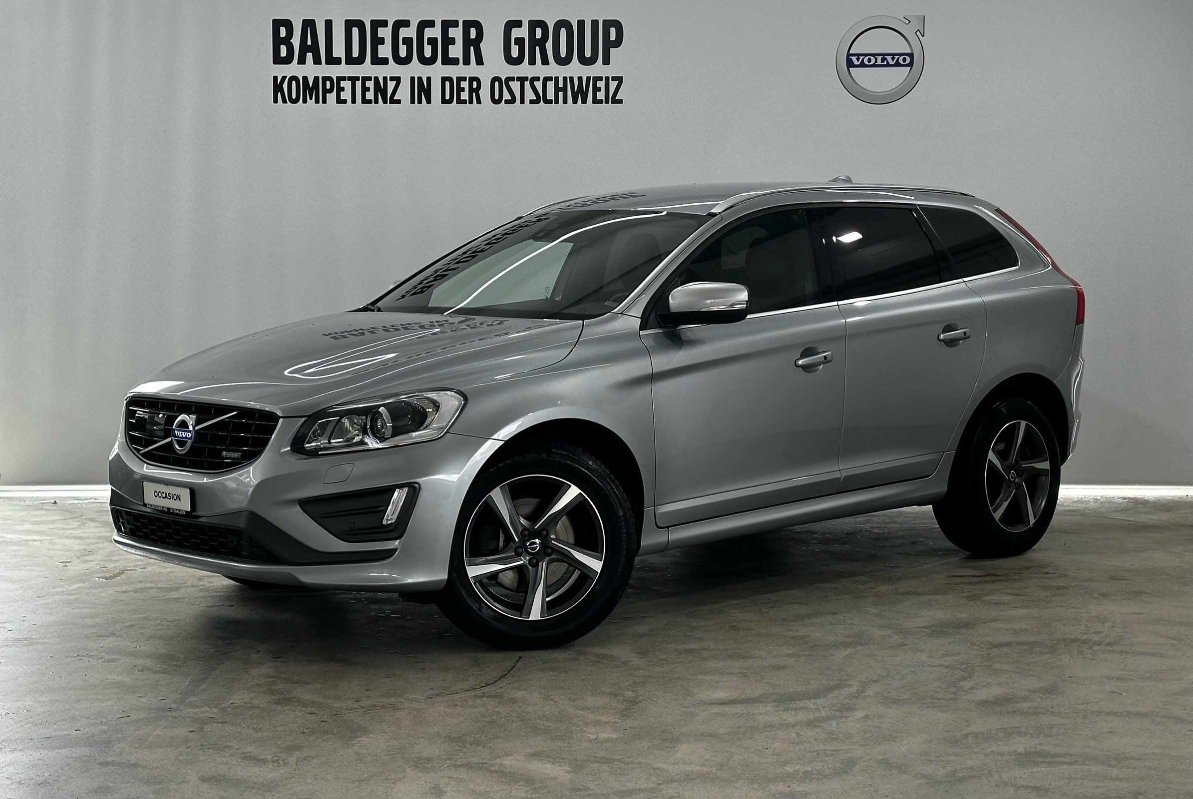 VOLVO XC60 2.4 D4 Momentum R-Design