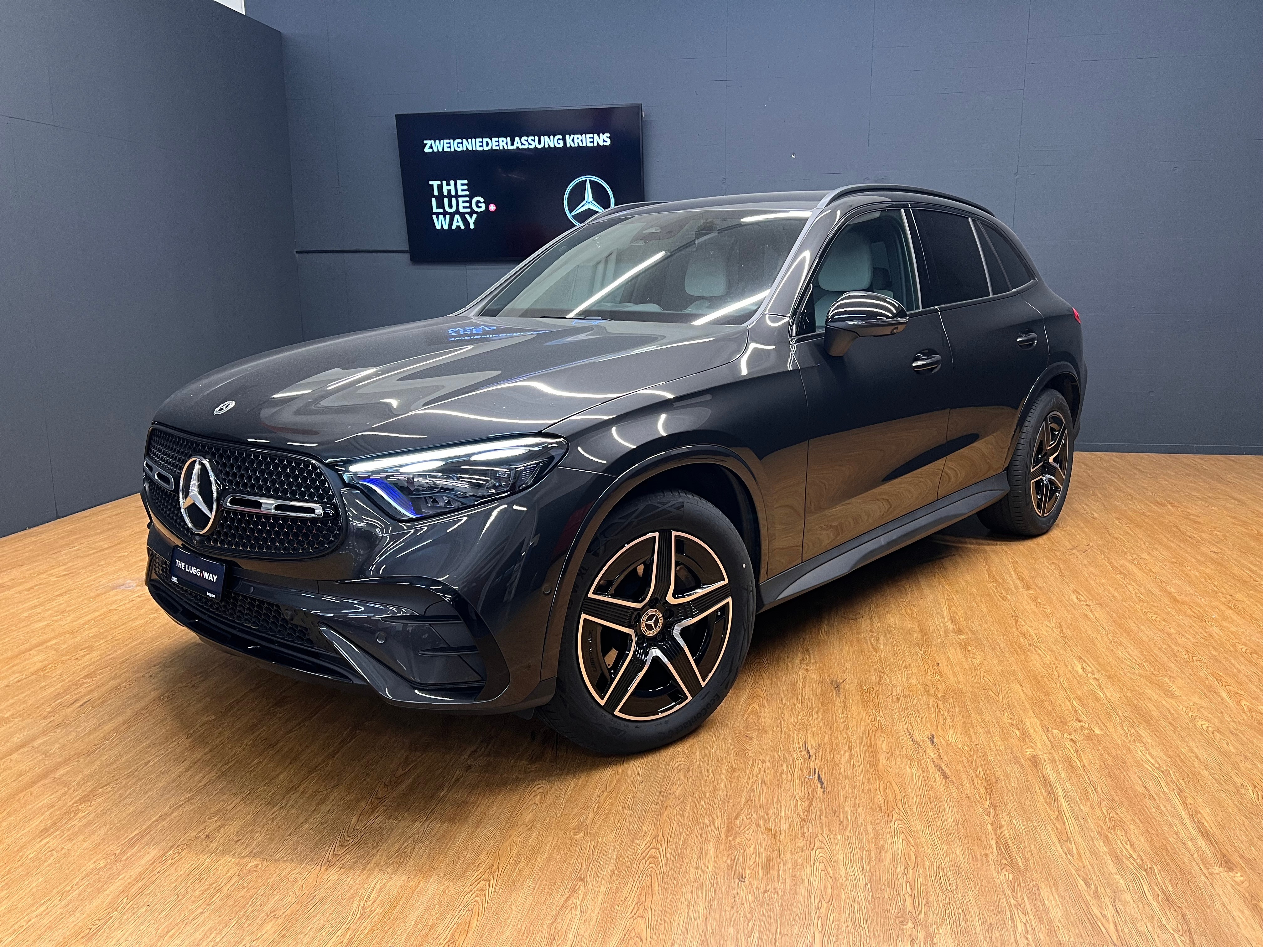 MERCEDES-BENZ GLC 200 4M - AMG - 360 Grad Kamera / Digital Light / Standheizung / Sitzheizung