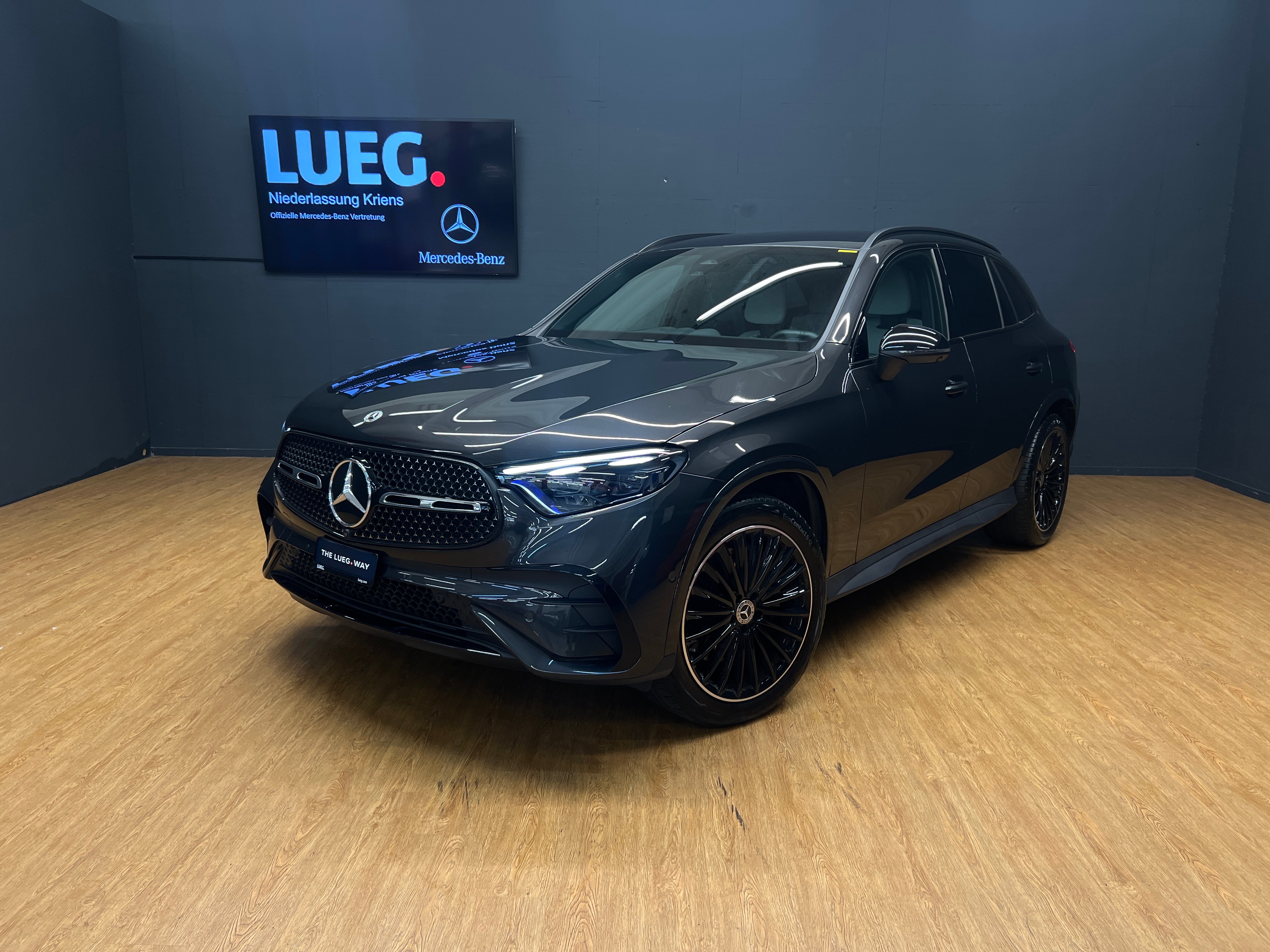 MERCEDES-BENZ GLC 200 4M - AMG - 360 Grad Kamera / Digital Light / Standheizung / Sitzheizung