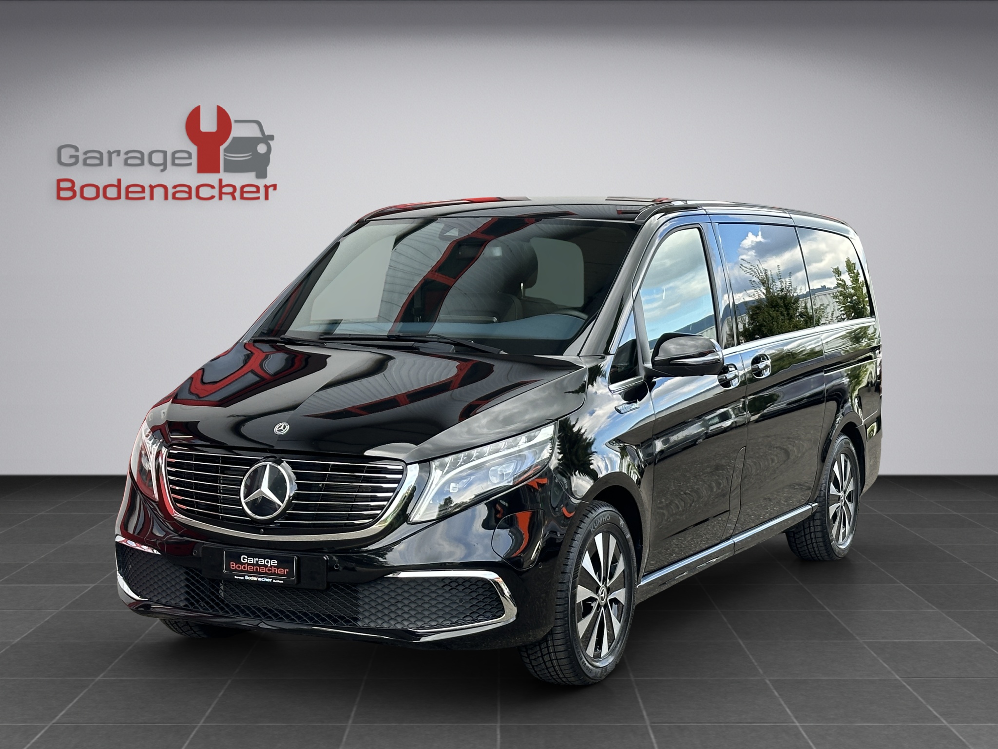 MERCEDES-BENZ EQV 300 Avantgarde lang ** Garantie bis 10.2028 oder 160'000km auf Batterie **