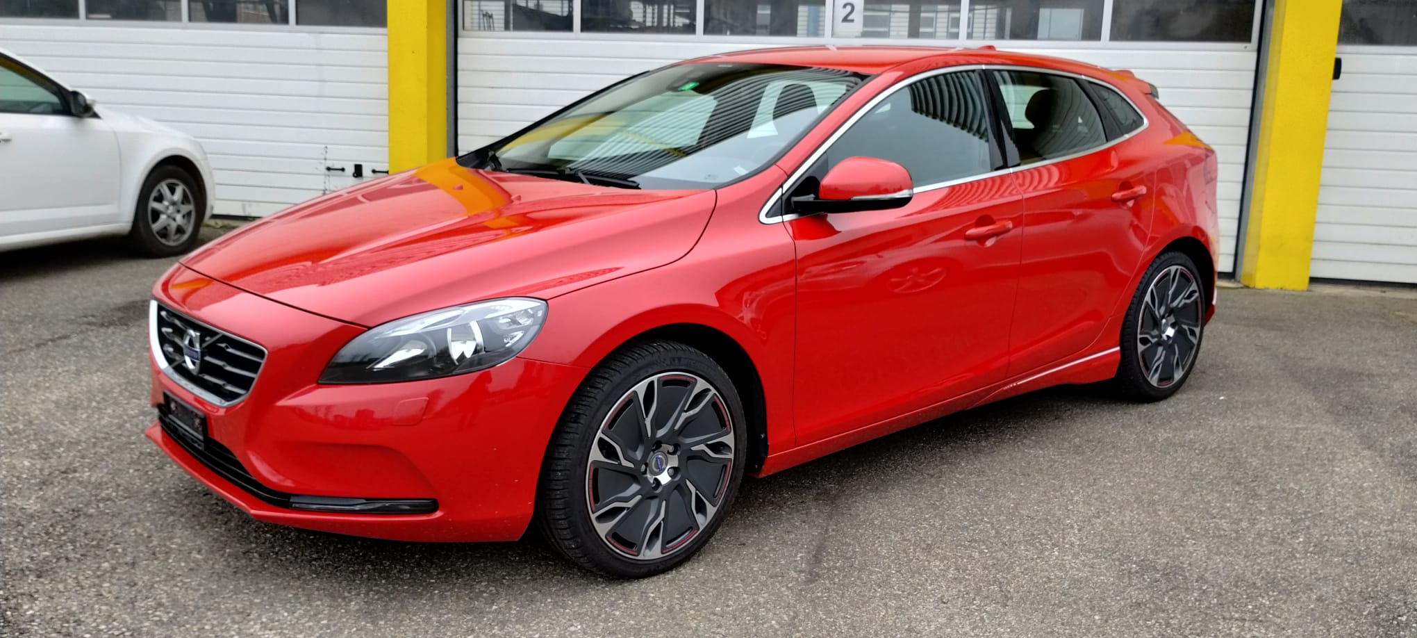 VOLVO V40 T3 Summum