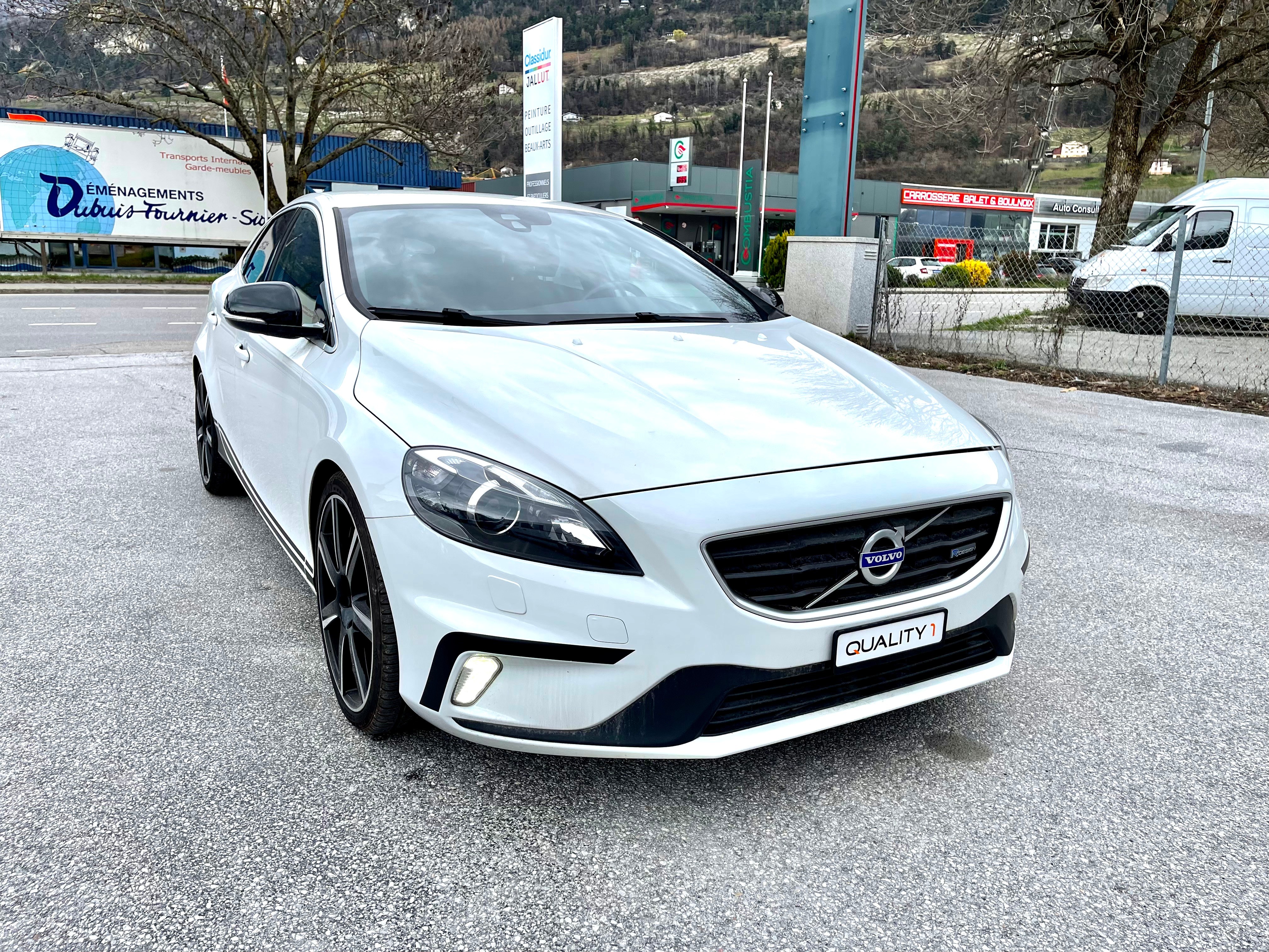 VOLVO V40 Sport200