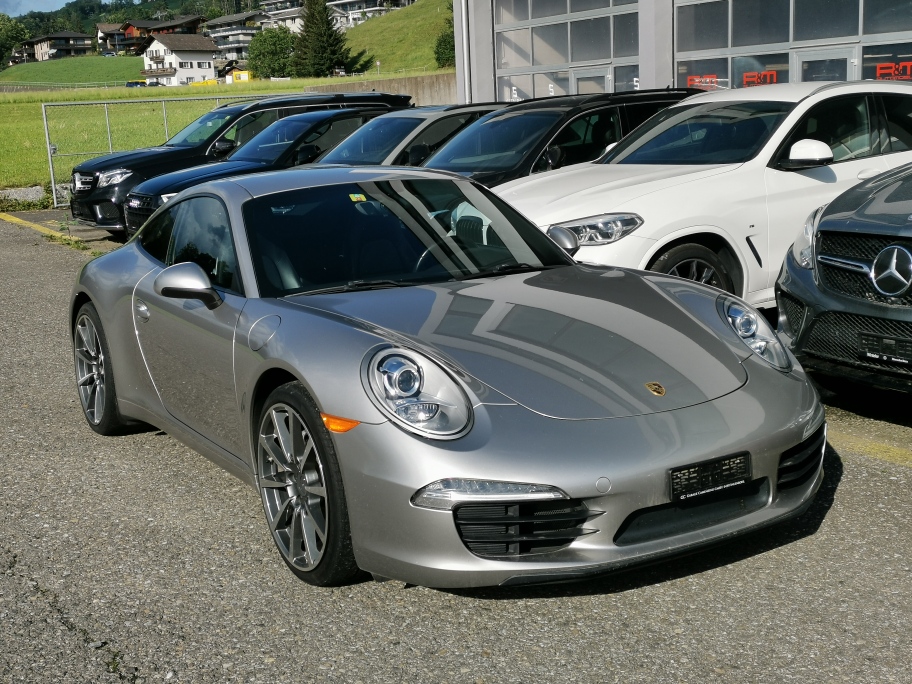 PORSCHE 911 Carrera