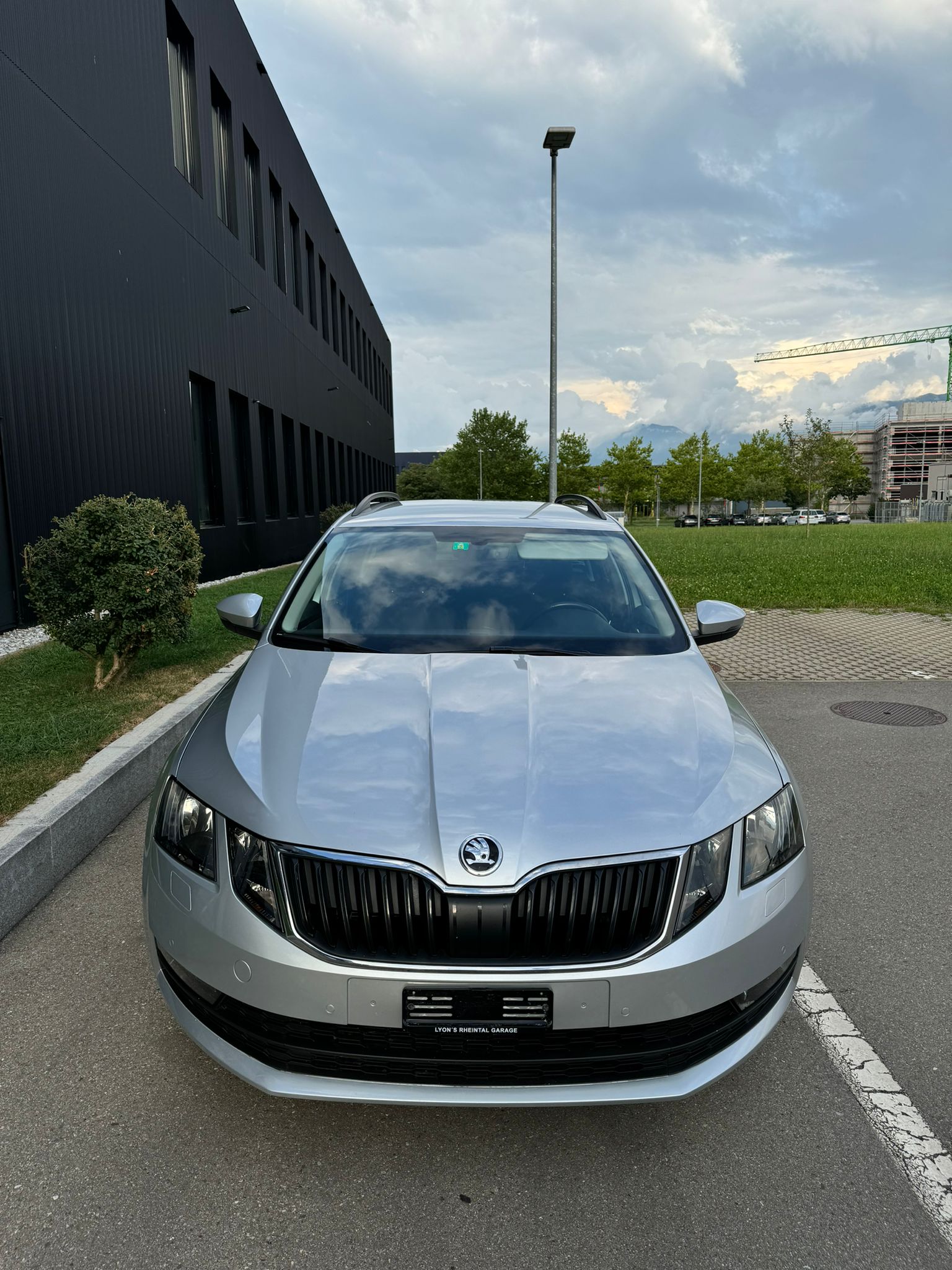 SKODA Octavia Combi 2.0 TDI Soleil 4x4 DSG / Tempomat/ Abstandsregelung Rundherum Parksensoren etc.