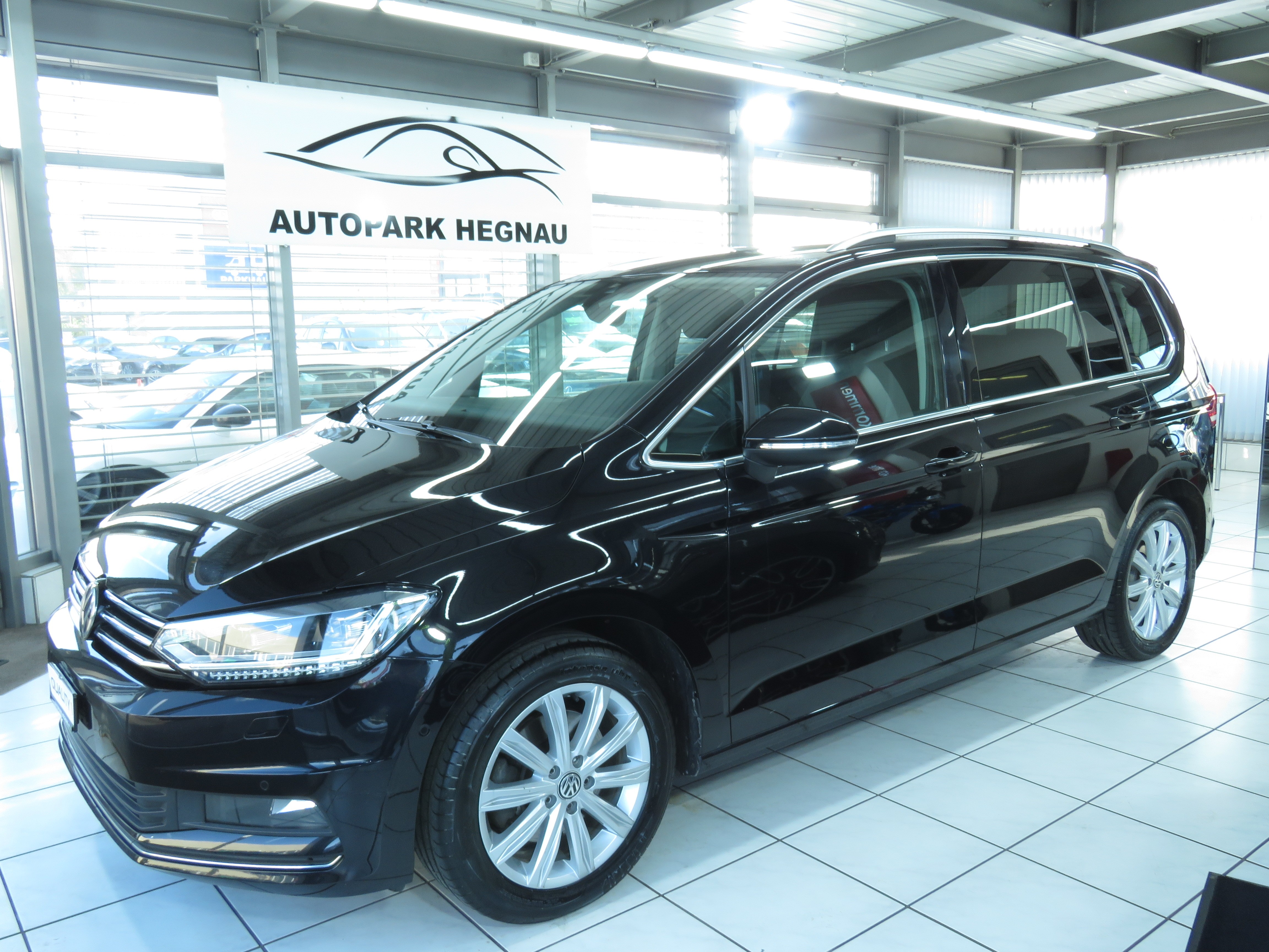 VW Touran 2.0 TDI BlueMotion Technology Highline DSG (7-Plätzer, AHK 1,8 t, Automat)